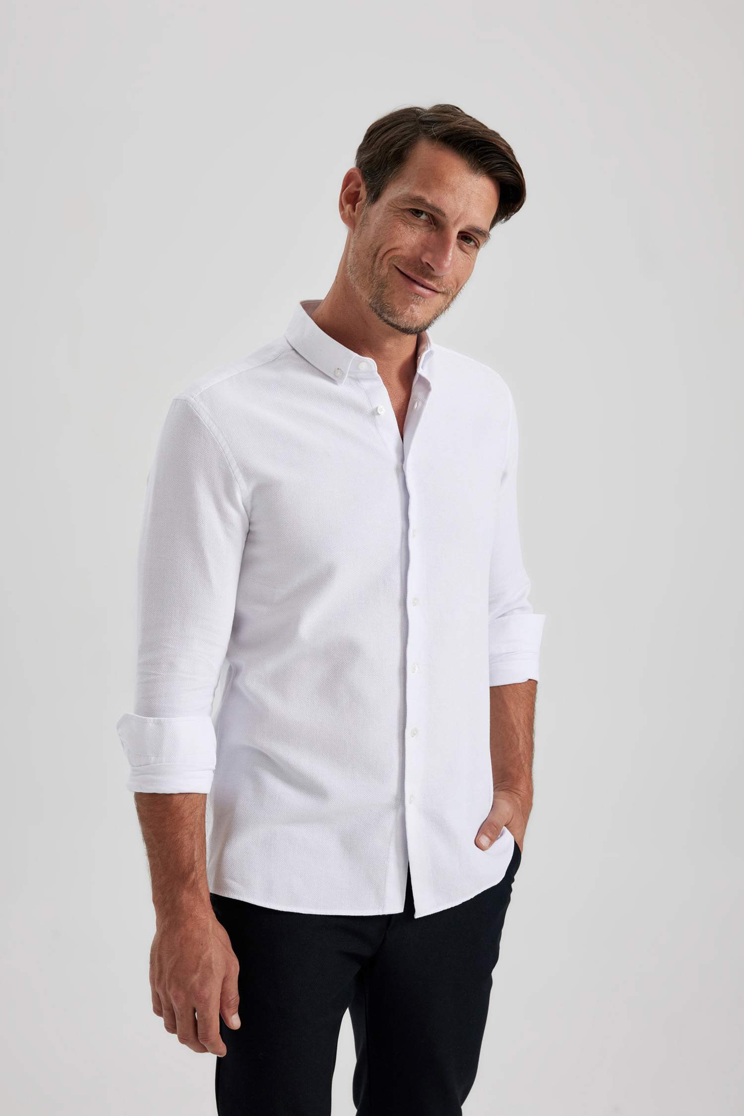 Modern Fit Dokulu Uzun Kollu Gömlek