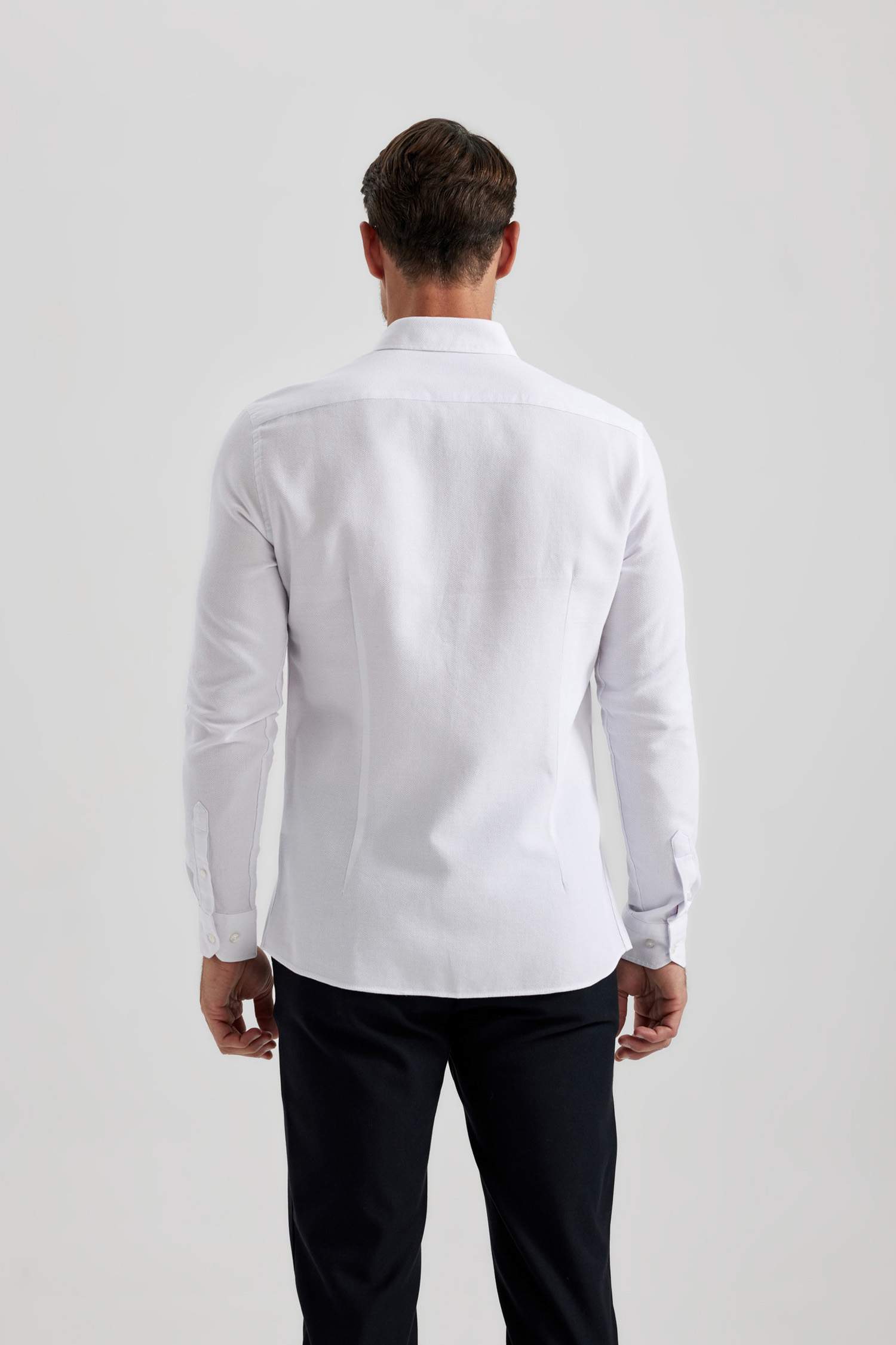 Modern Fit Dokulu Uzun Kollu Gömlek