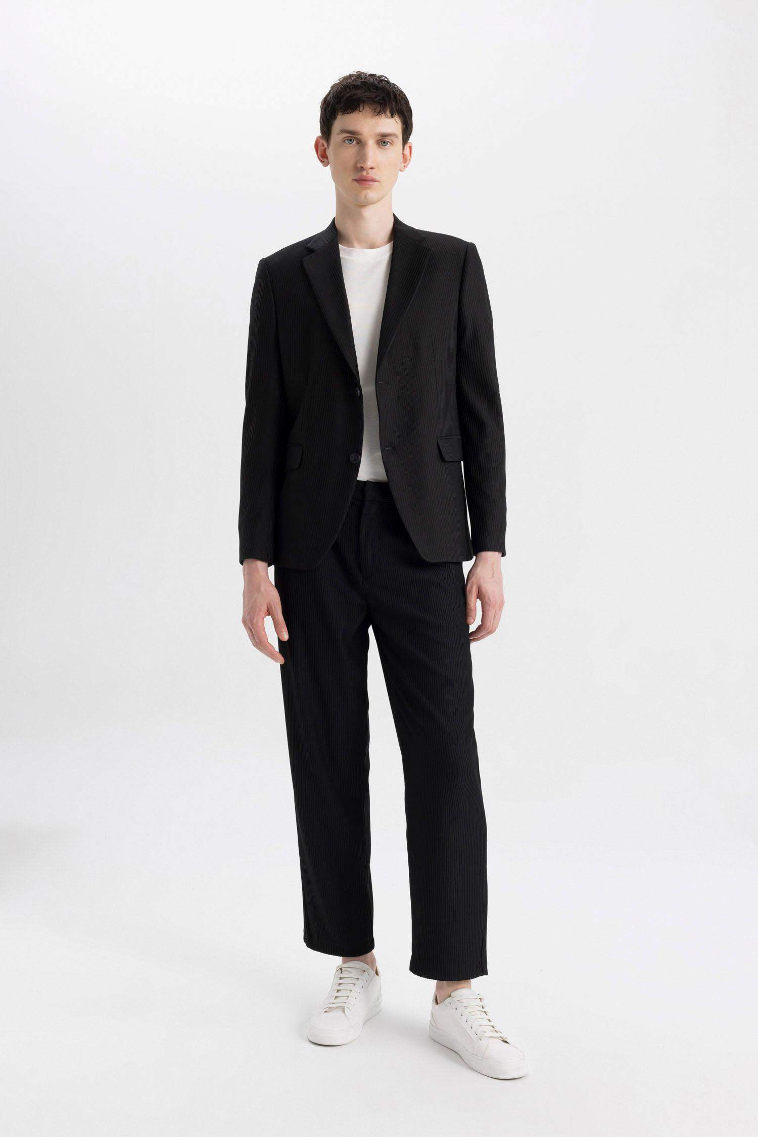 بنطلون بقصة مستقيمة مرن