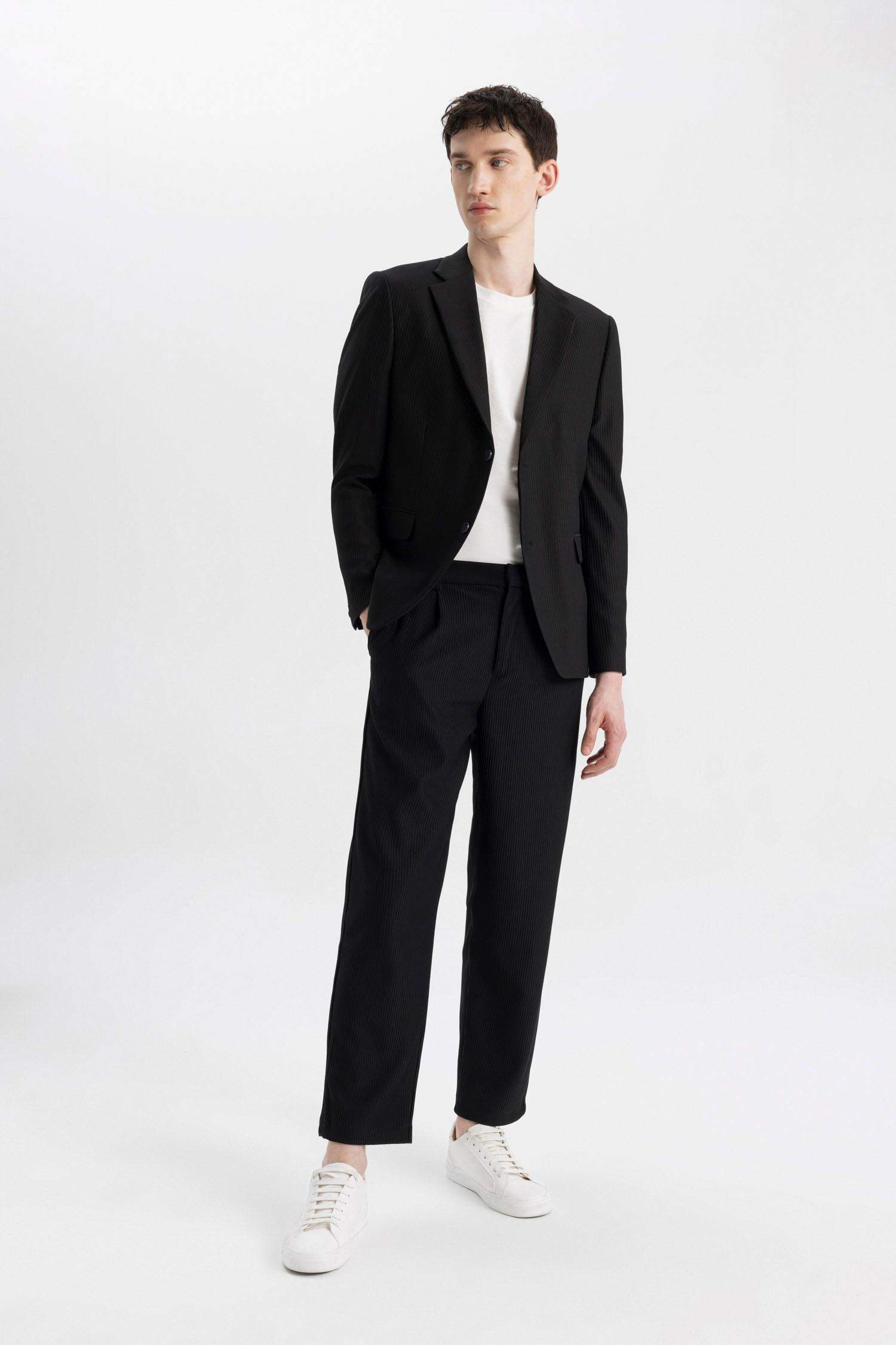 بنطلون بقصة مستقيمة مرن