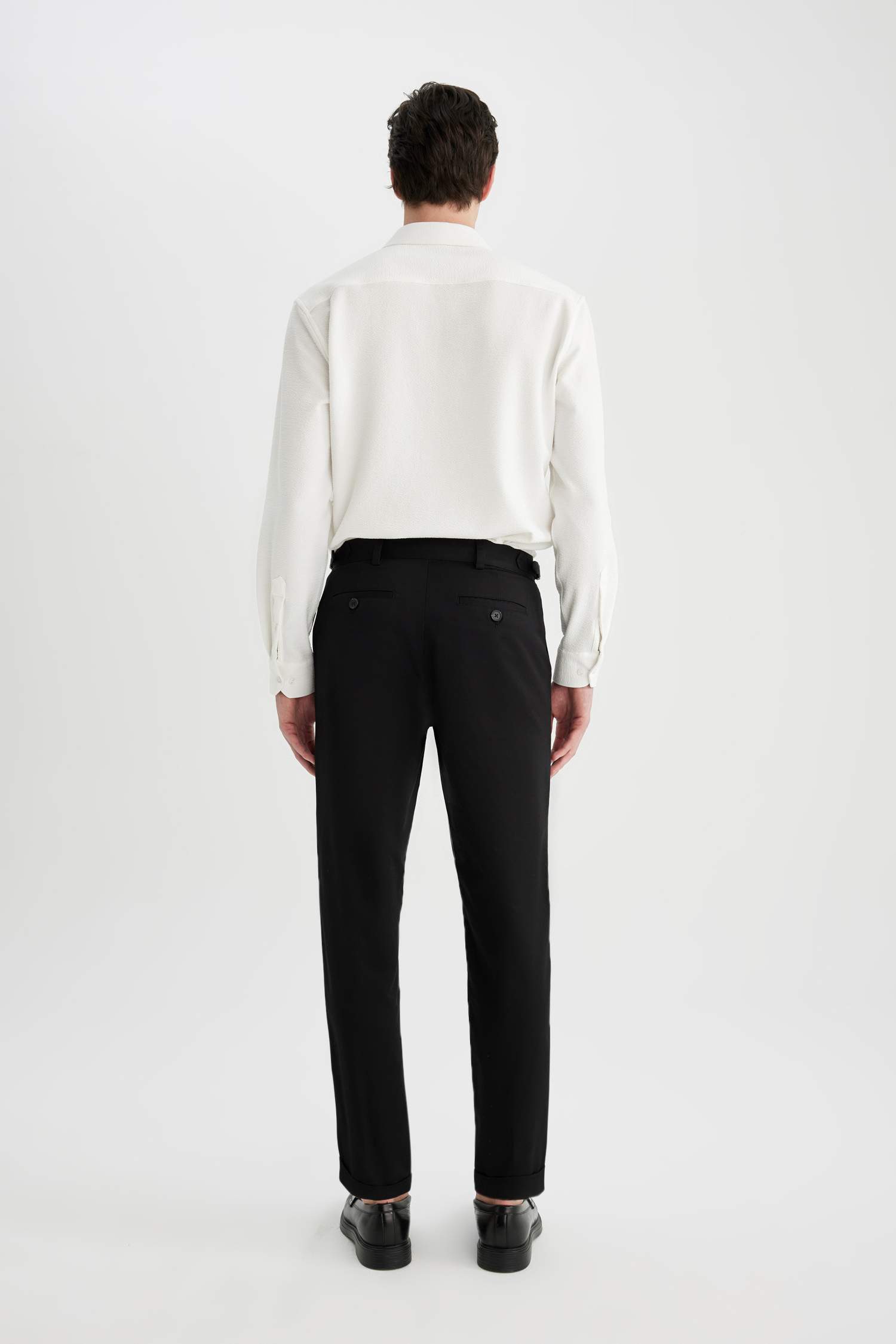 بنطرون تويل برجل ضيق