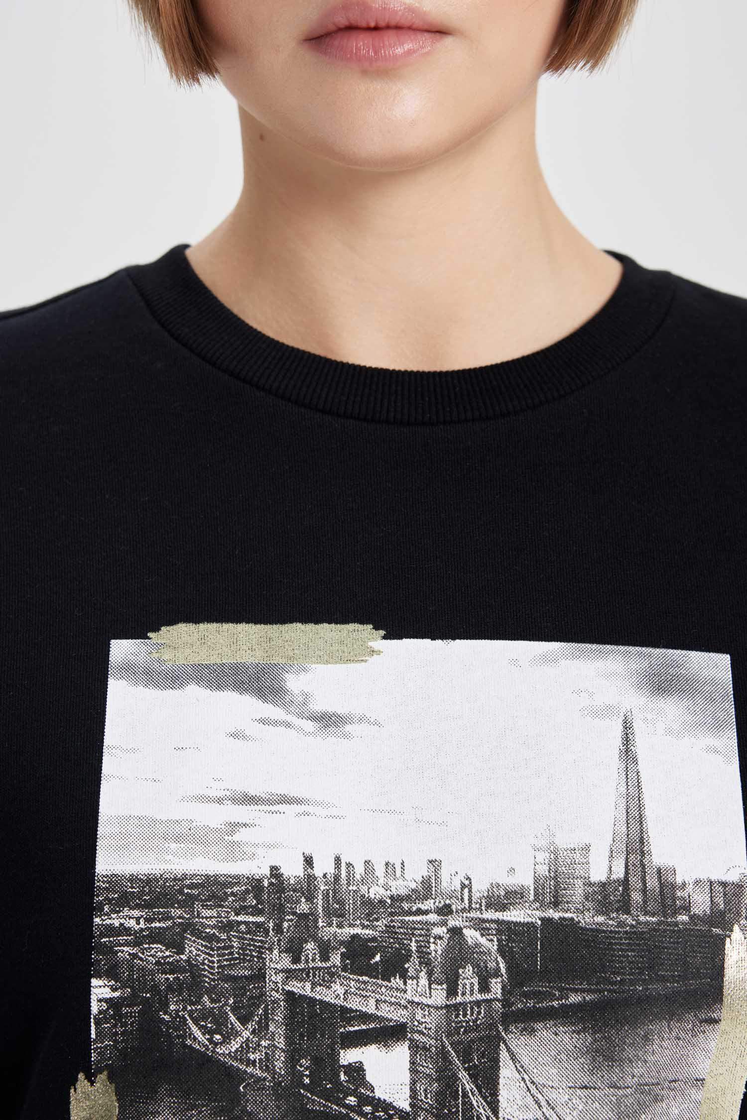 Oversize Fit Crew Neck Printed Thick Sweatshirt