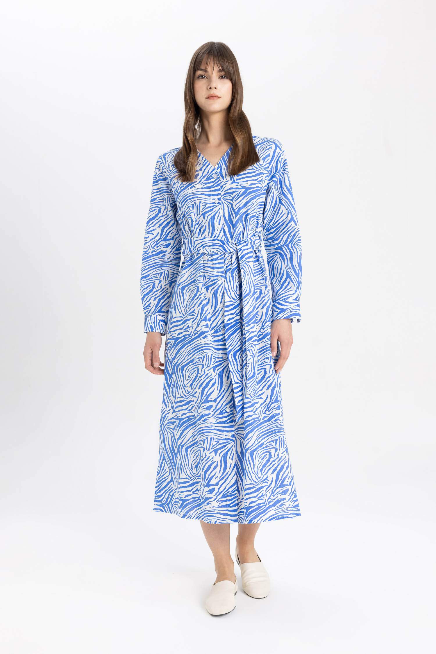 فستان قطن كم طويل مطبوع بياقة V