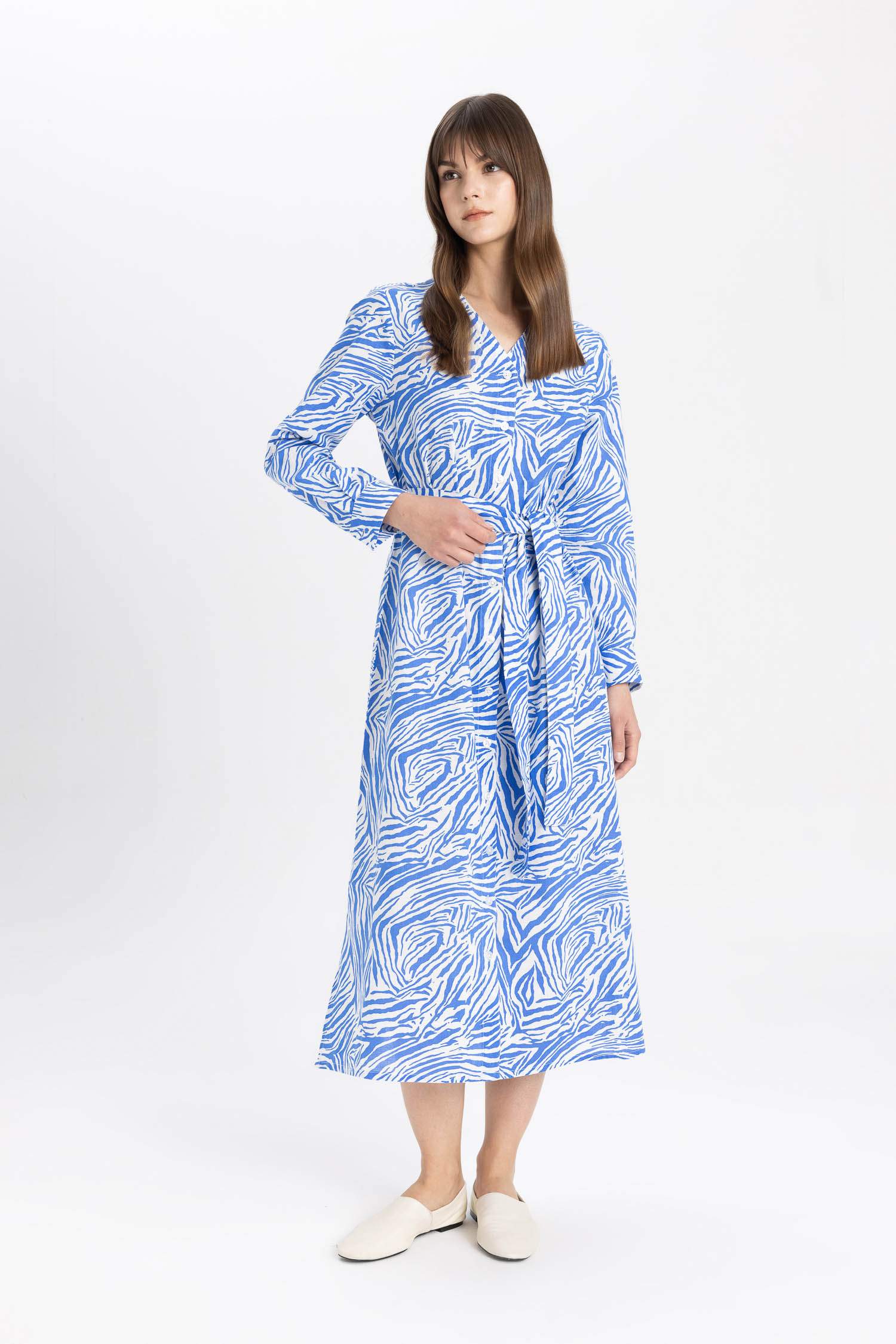 فستان قطن كم طويل مطبوع بياقة V