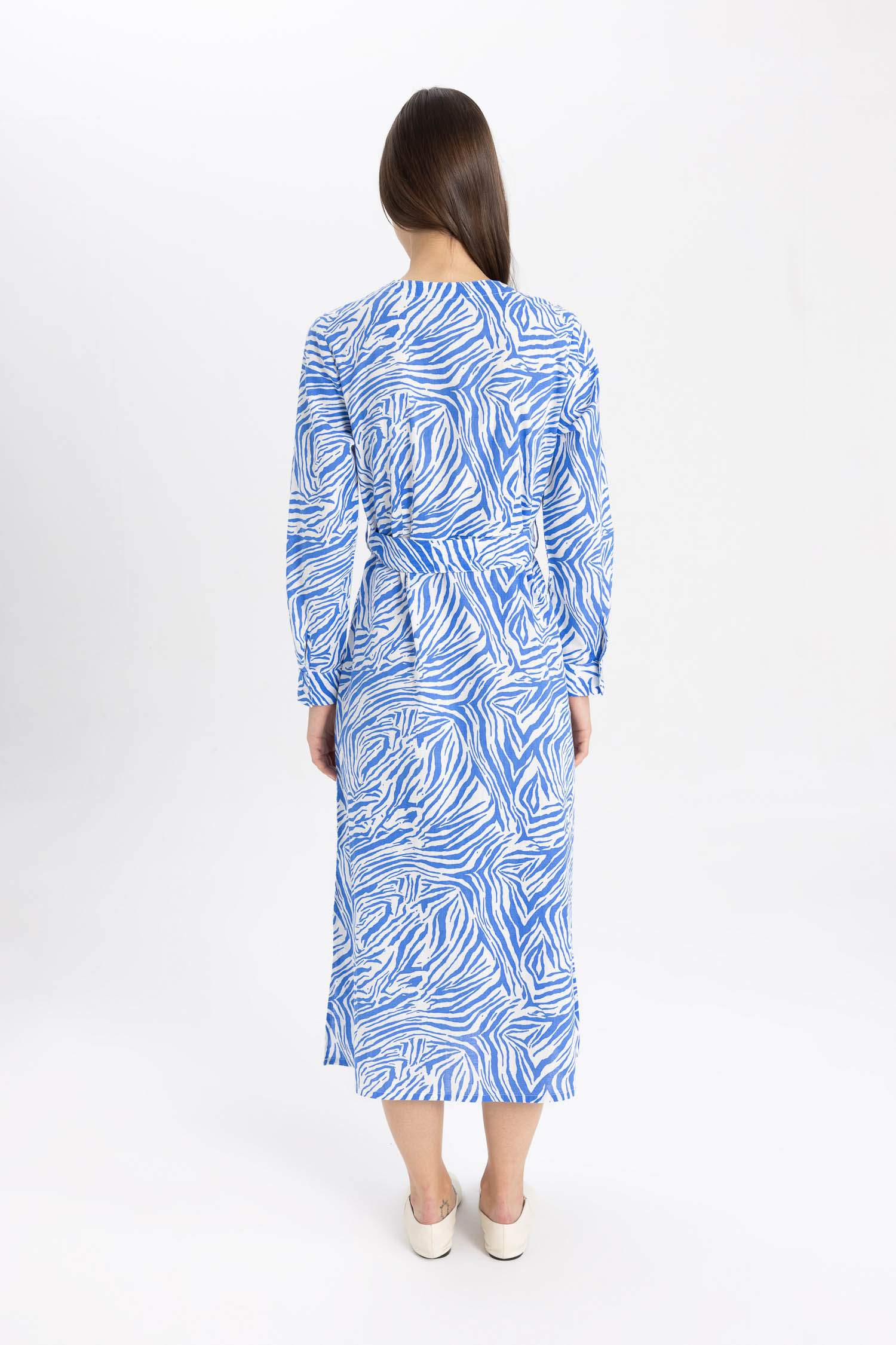 فستان قطن كم طويل مطبوع بياقة V