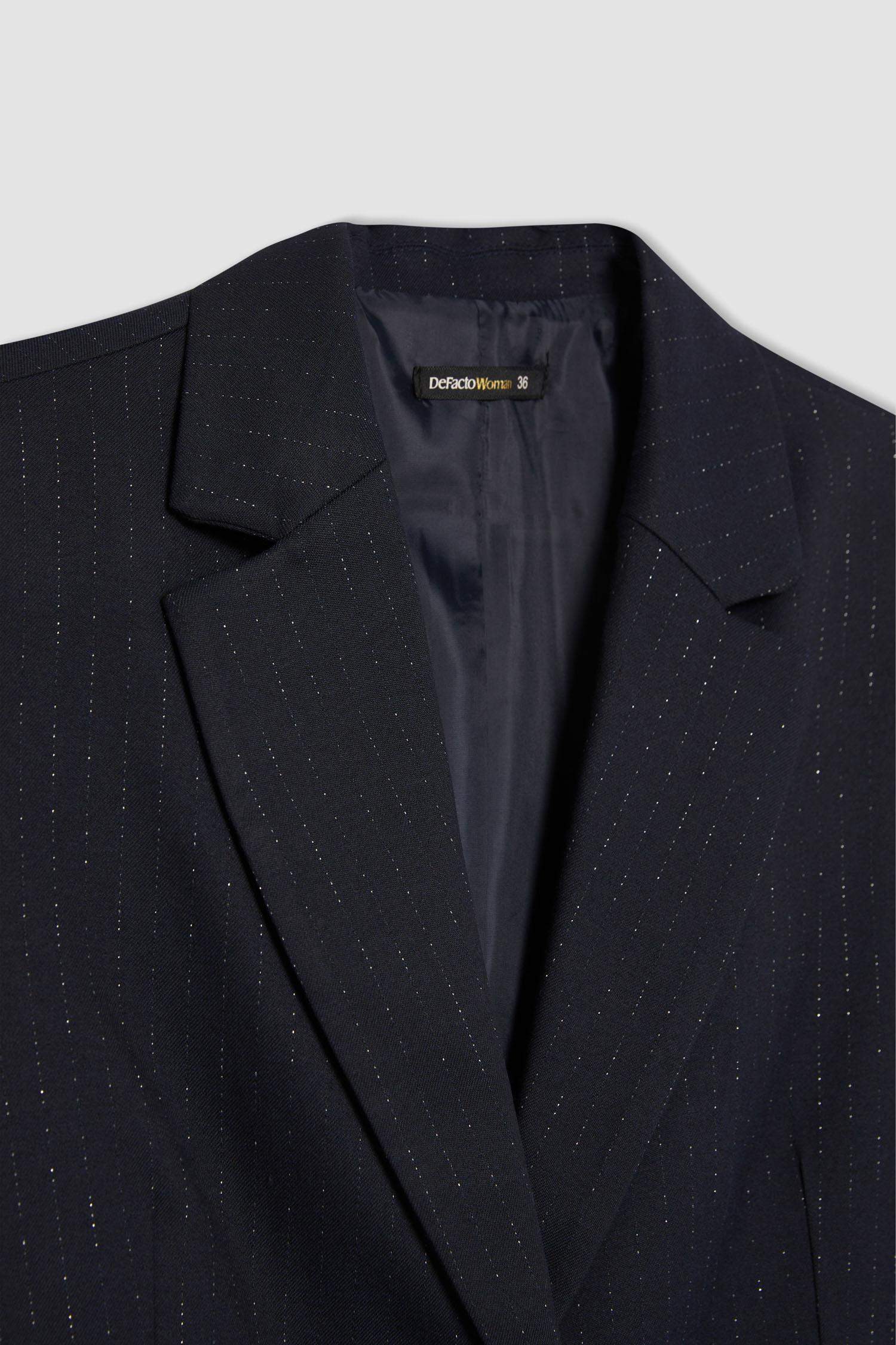 سترة بليزر مخطط قصة فضفاضة