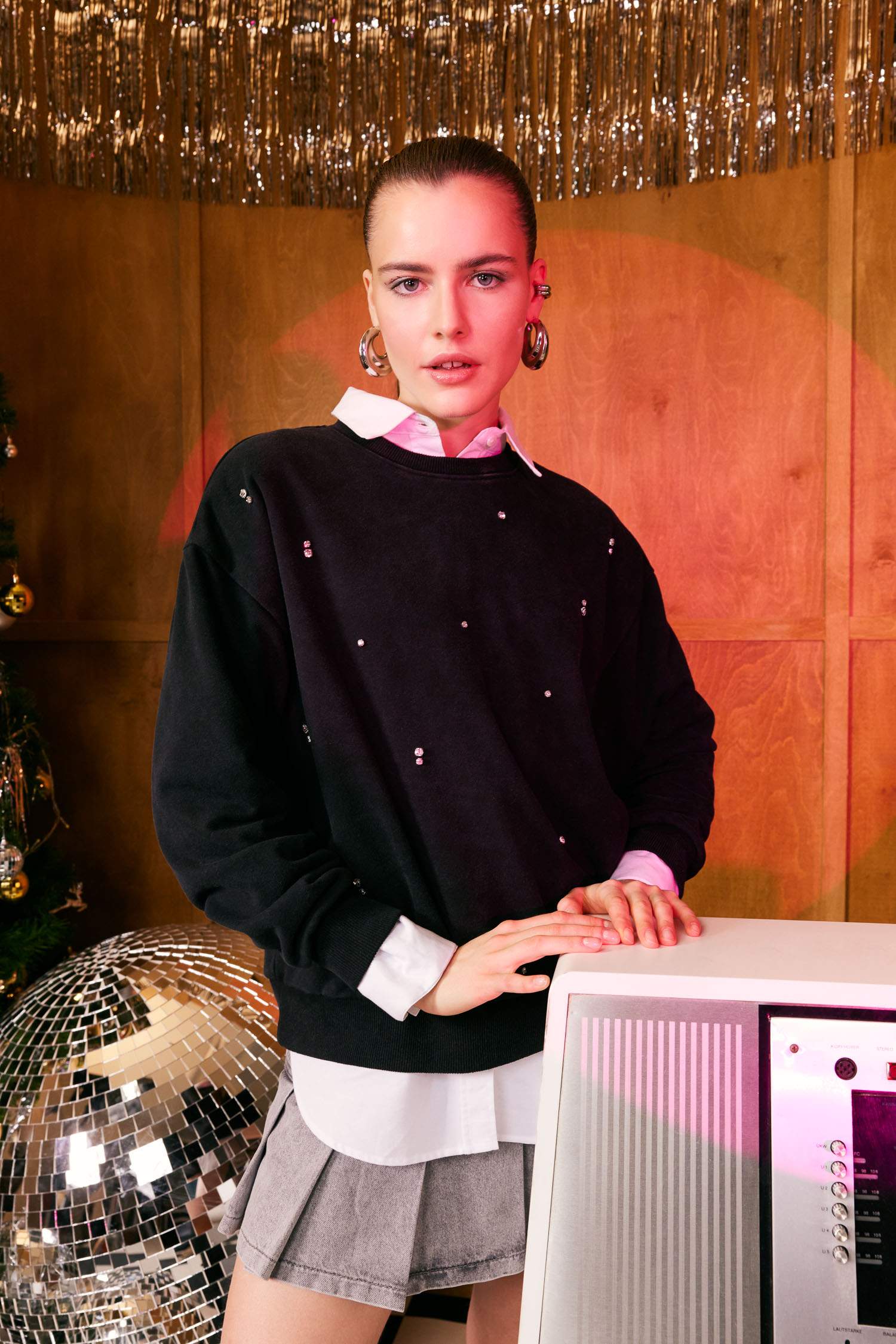 Relax Fit Crew Neck Stoned Thick Black Sweatshirt