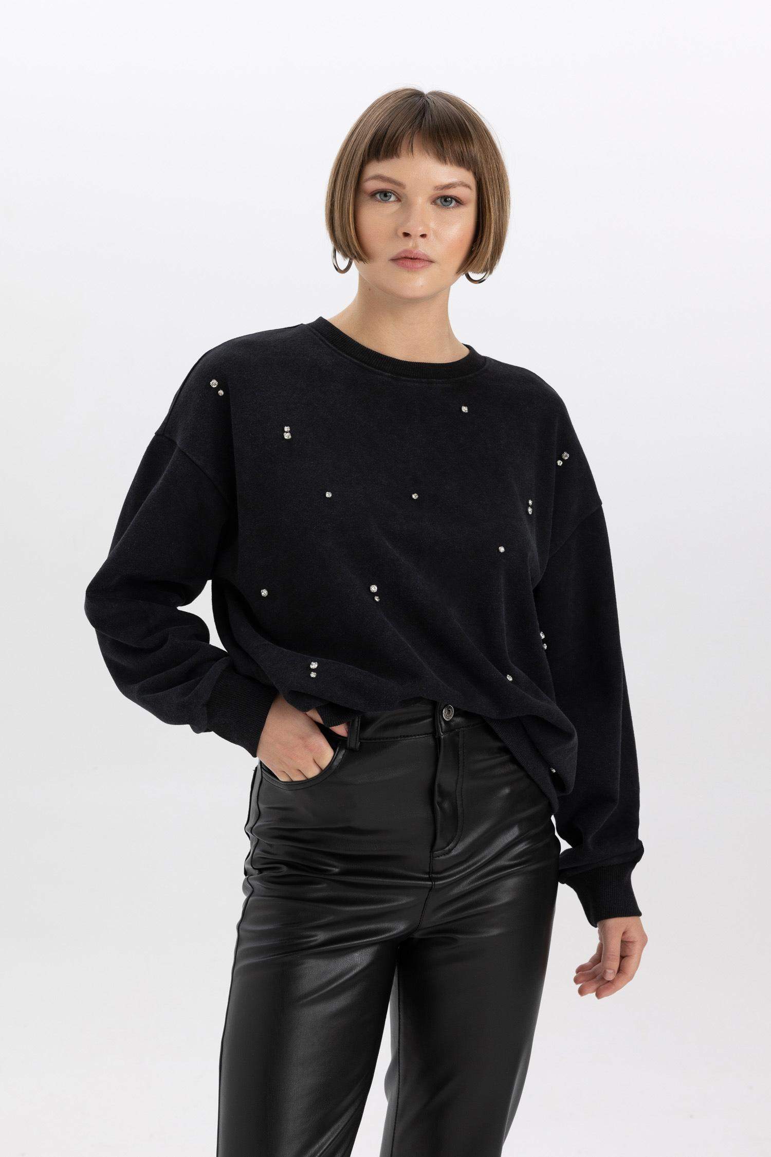 Relax Fit Crew Neck Stoned Thick Black Sweatshirt