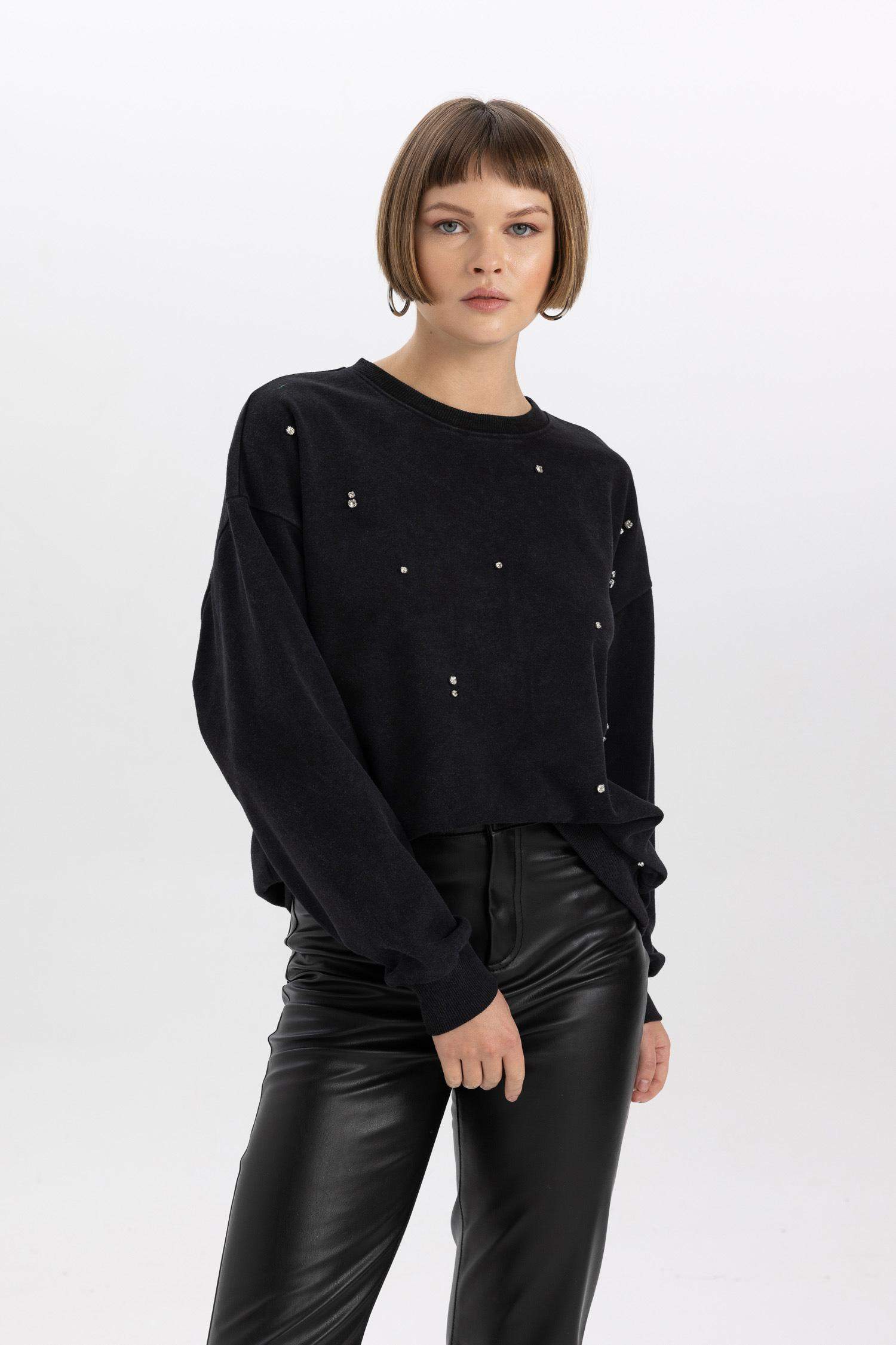 Relax Fit Crew Neck Stoned Thick Black Sweatshirt