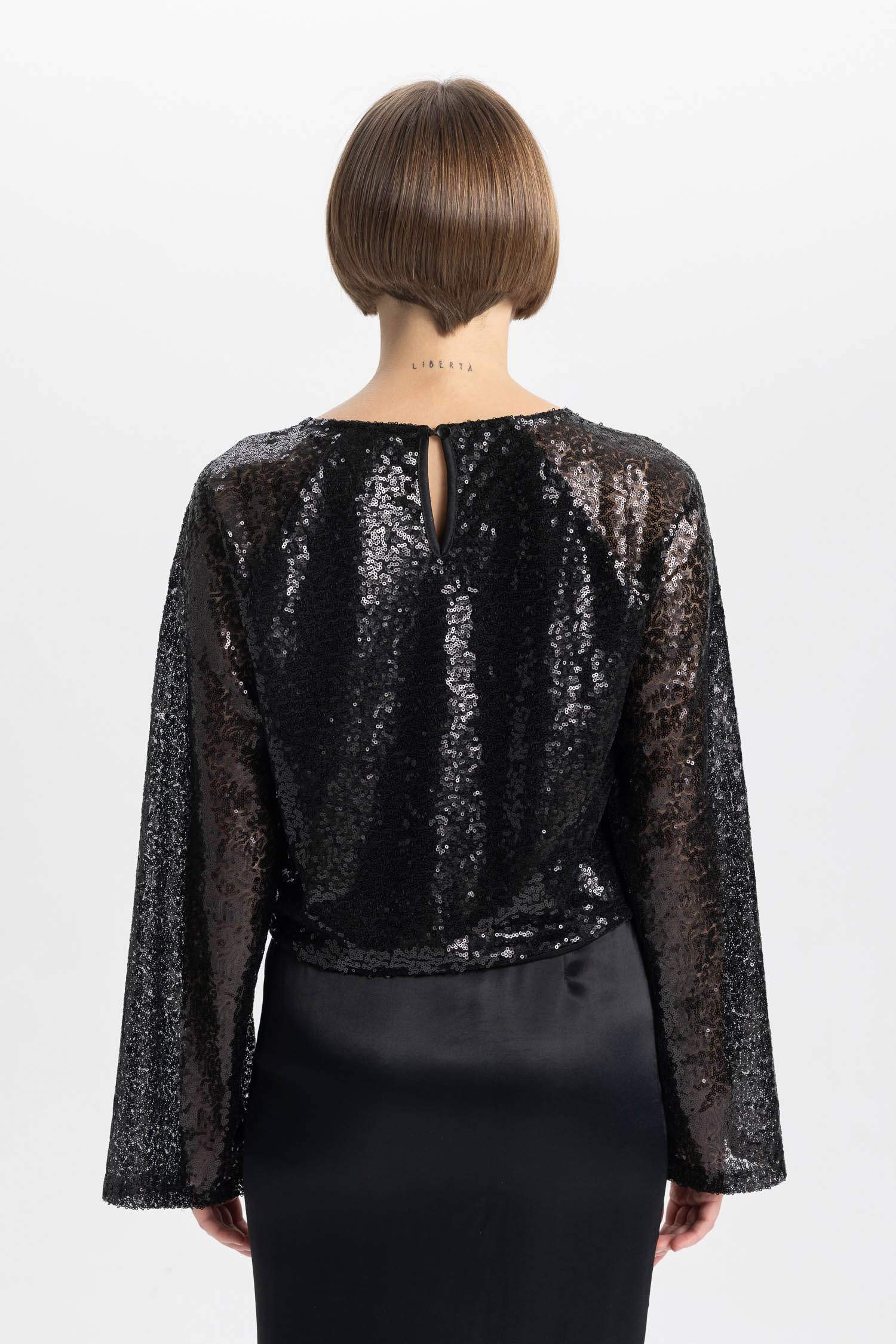 Cropped Fit Yuvarlak Yaka Payetli Kumaş Uzun Kollu Bluz