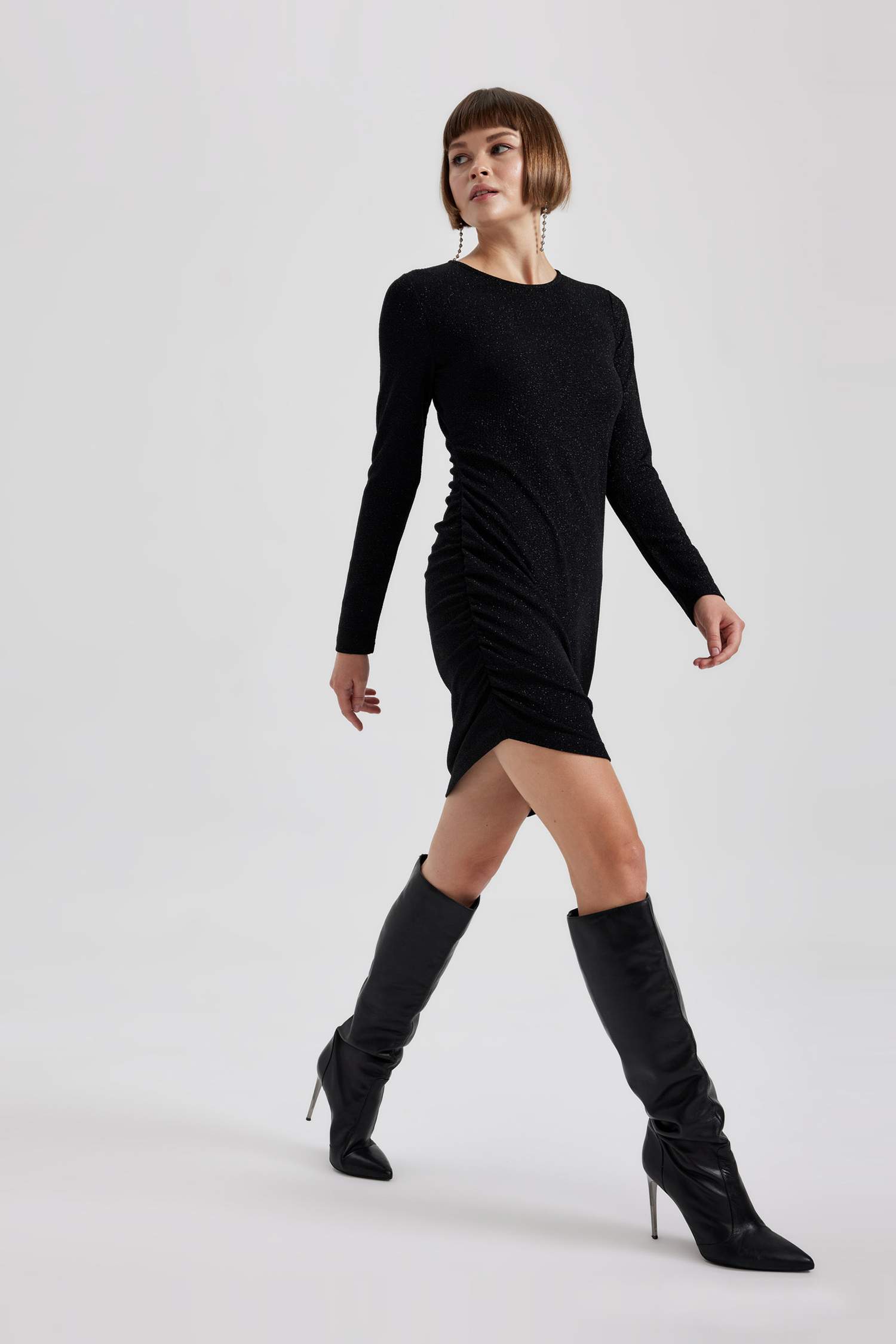 Платье мини с длинным рукавом