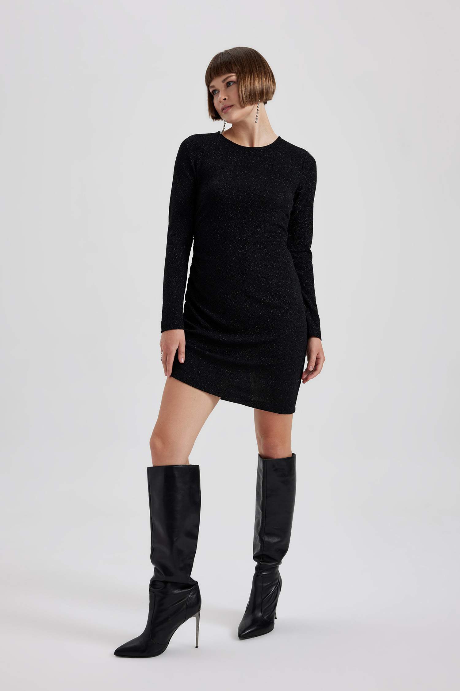 Платье мини с длинным рукавом