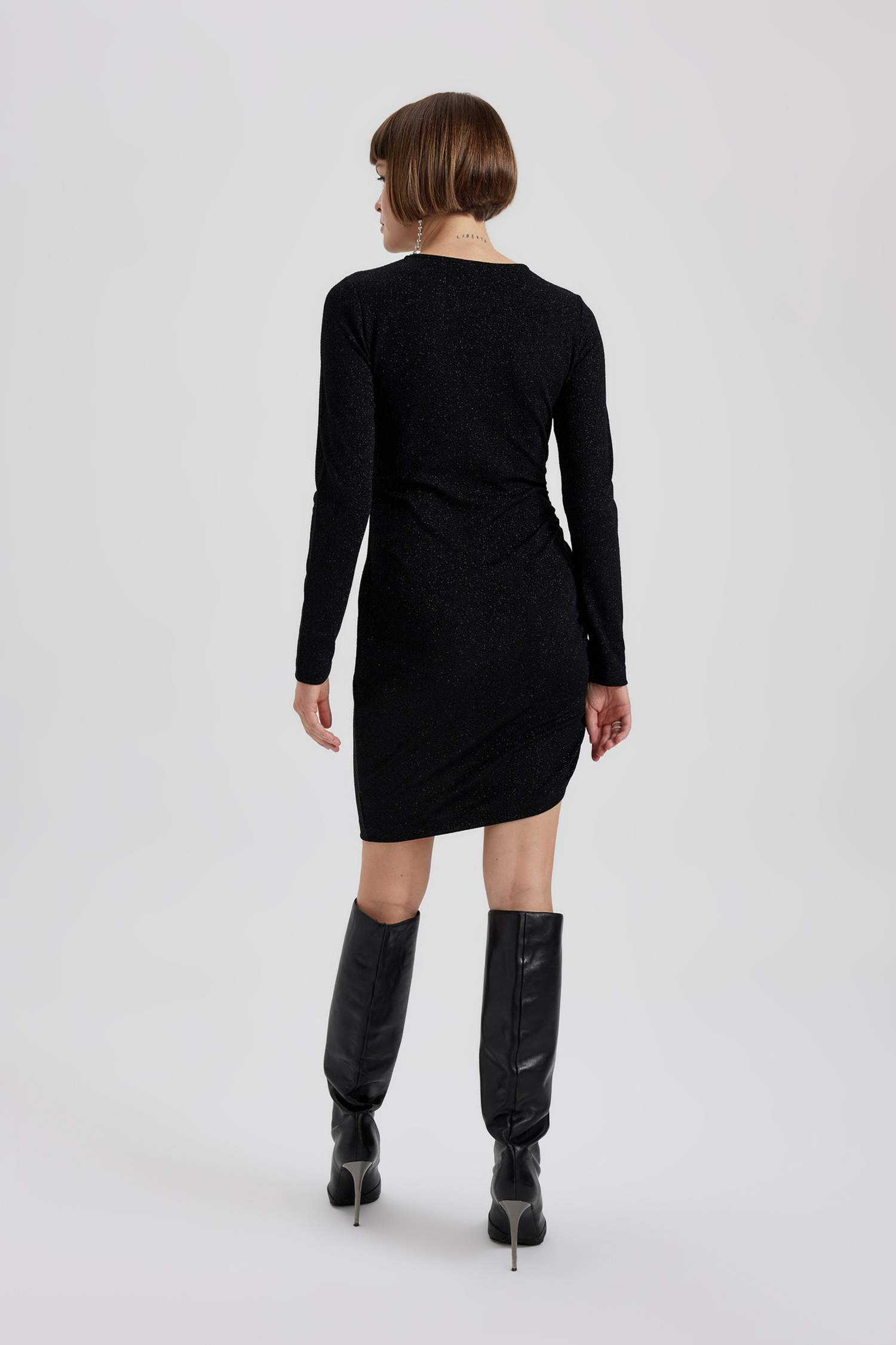 Платье мини с длинным рукавом