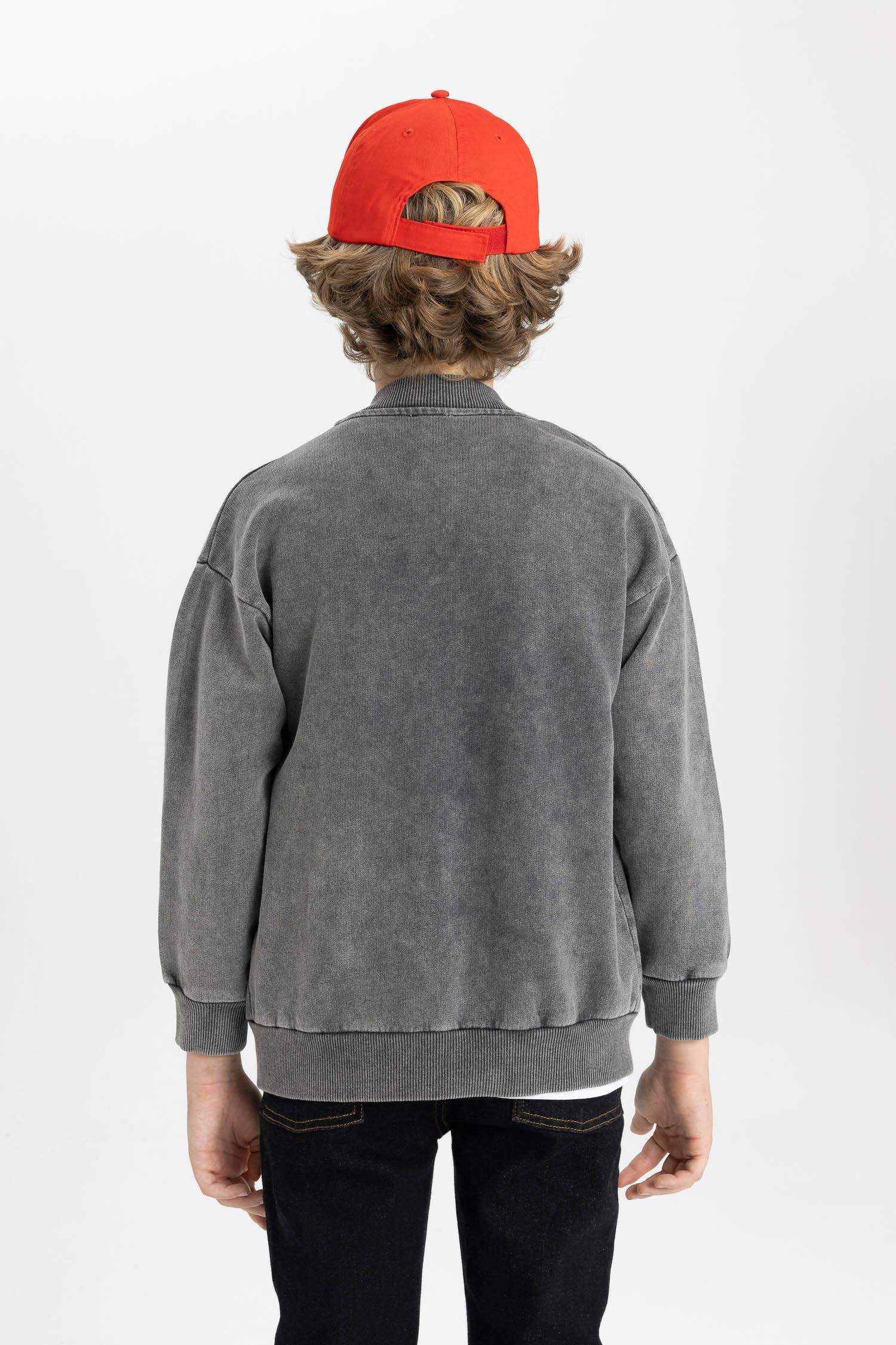 سويتر ولادي قصة عادية بياقة مستديرة