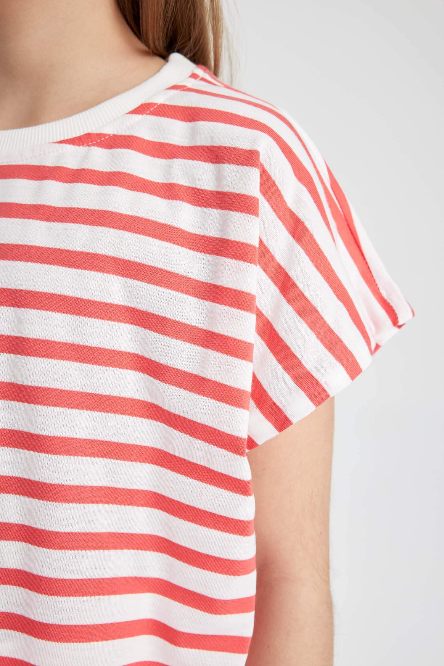 T-shirt oversize rayé à col rond et manches courtes pour fille