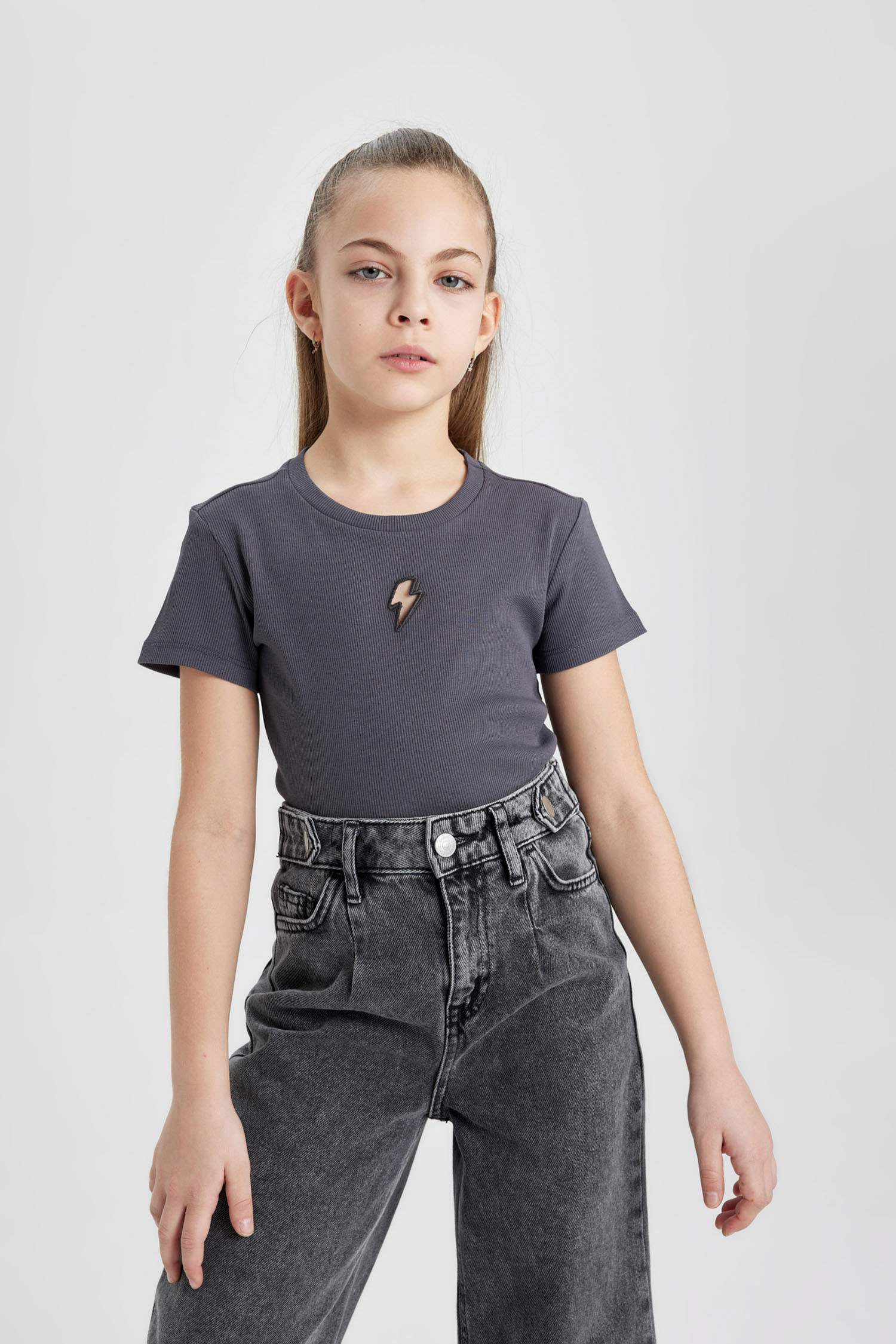 Kız Çocuk Slim Fit Dar Kesim Bisiklet Yaka Fitilli Kaşkorse Kısa Kollu Tişört