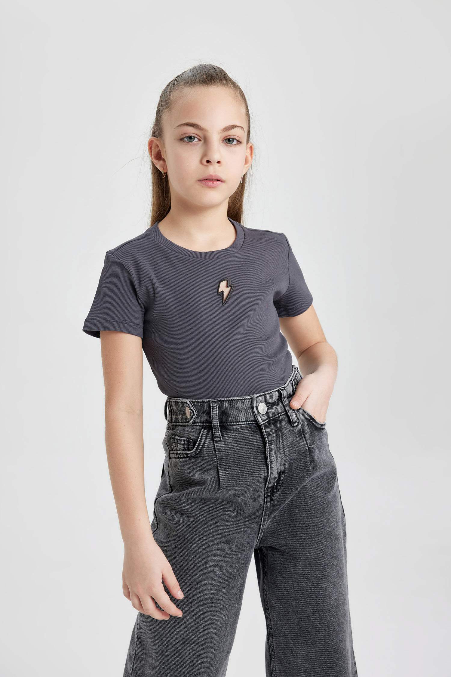 Kız Çocuk Slim Fit Dar Kesim Bisiklet Yaka Fitilli Kaşkorse Kısa Kollu Tişört