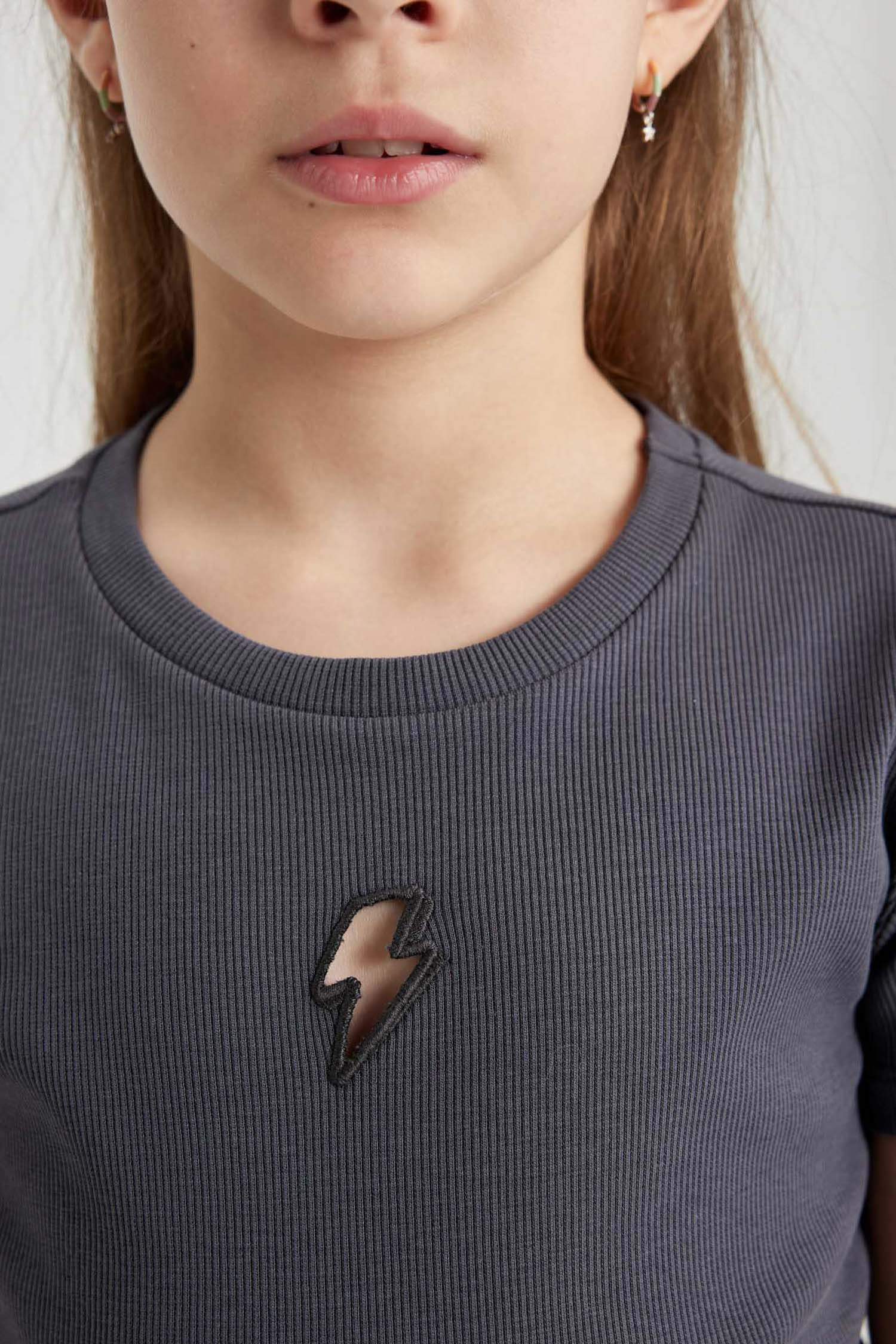 Kız Çocuk Slim Fit Dar Kesim Bisiklet Yaka Fitilli Kaşkorse Kısa Kollu Tişört