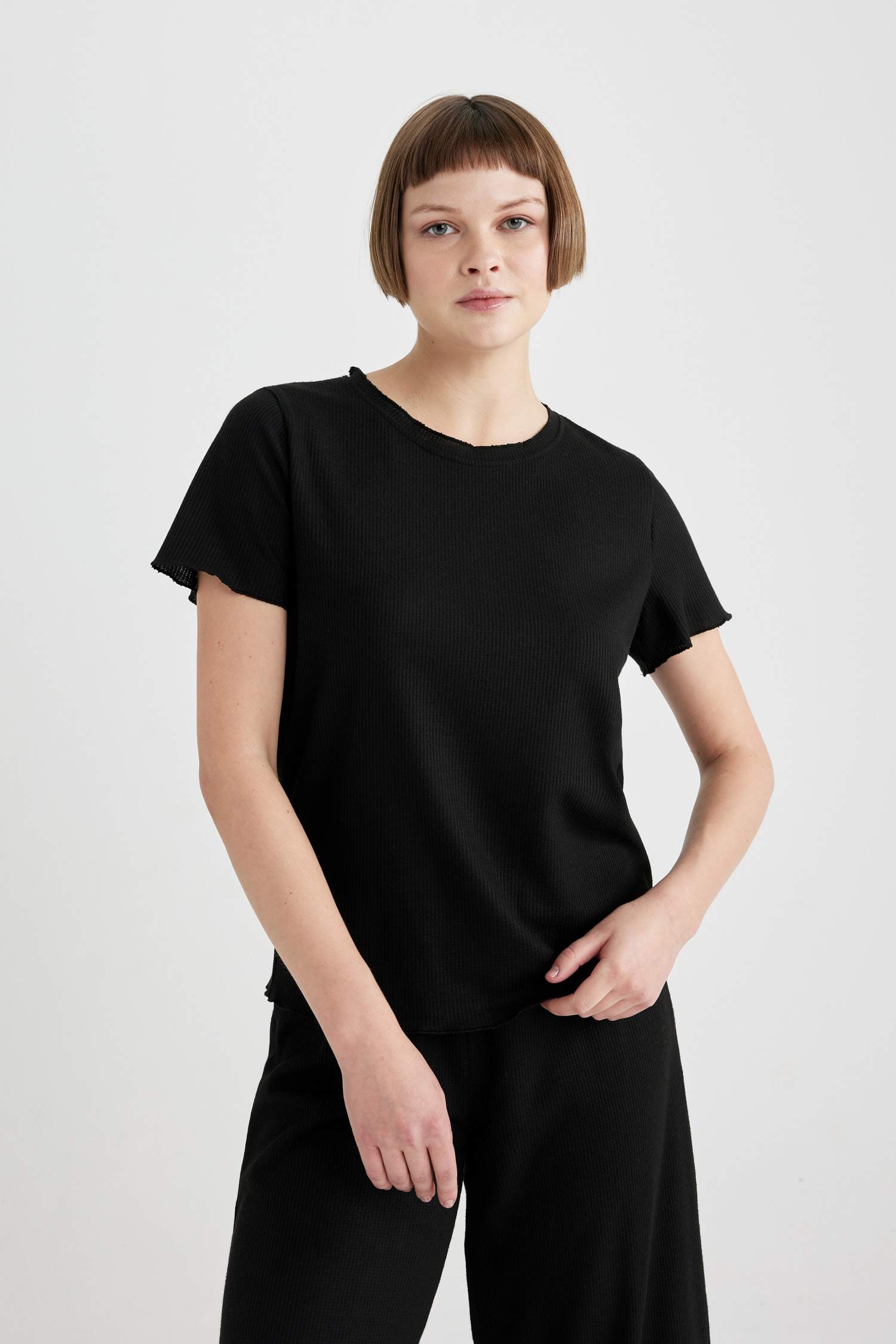 Regular Fit Crew Neck Knitted Tops