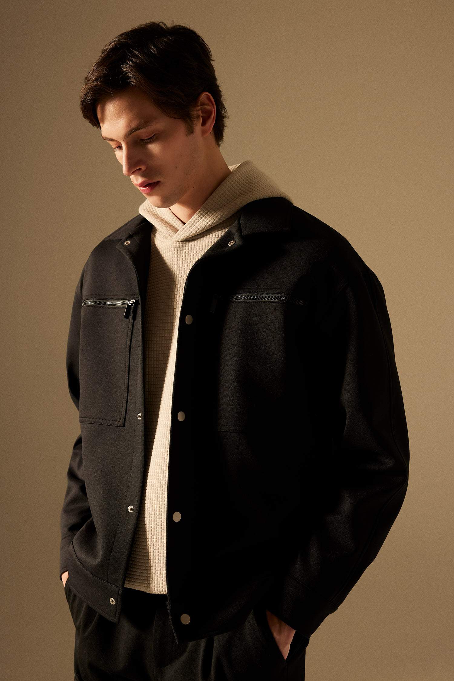 جاكيت خفيف قصة مريحة برقبة بولو