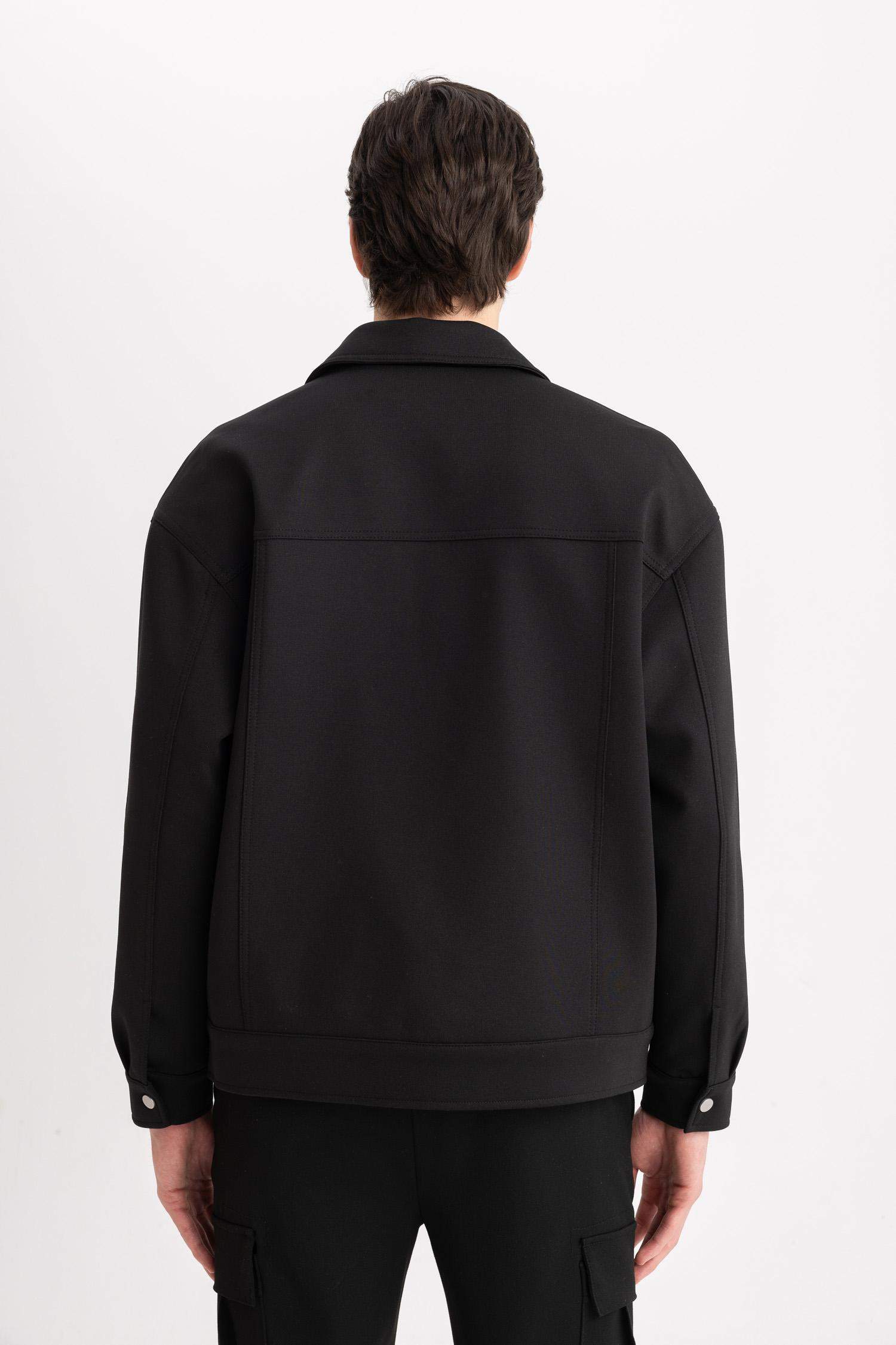 جاكيت خفيف قصة مريحة برقبة بولو