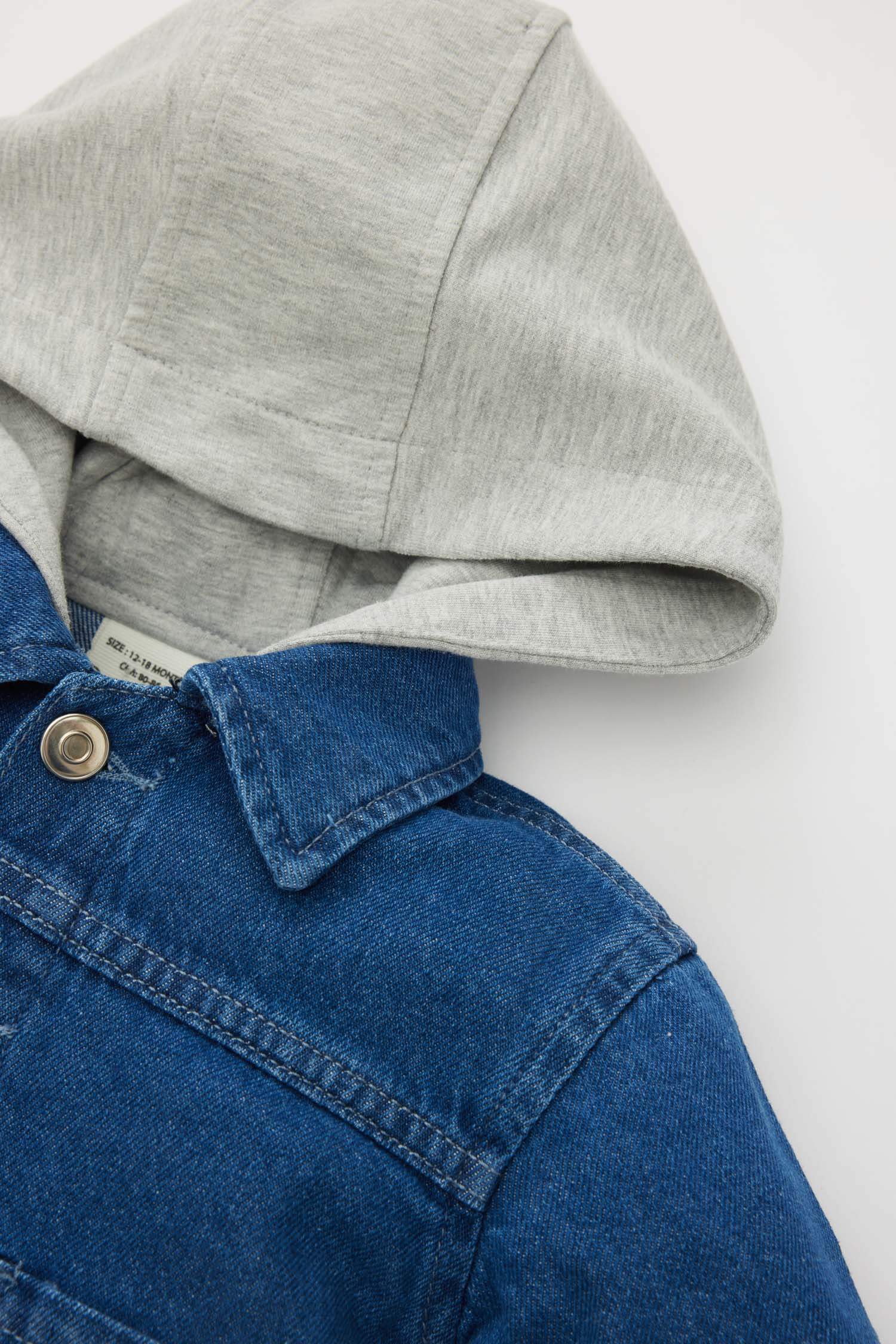 جاكيت جينز ولادي بغطاء للرأس