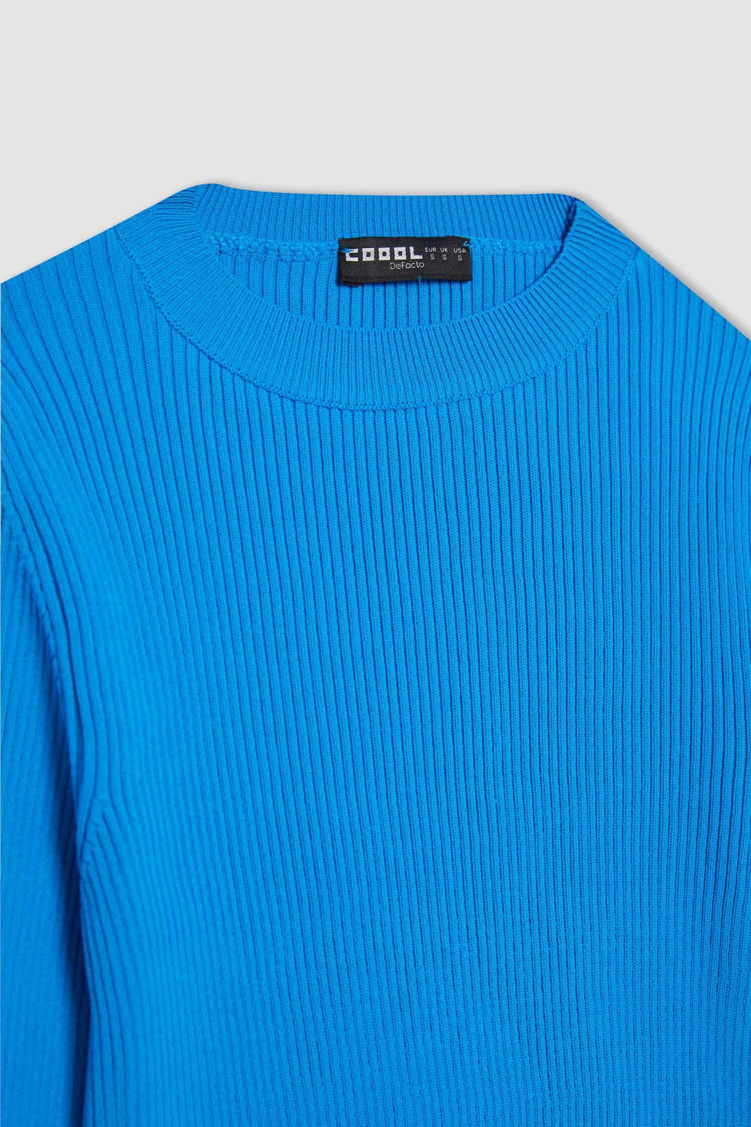 بلوفر سليم فيت برقبة مستديرة