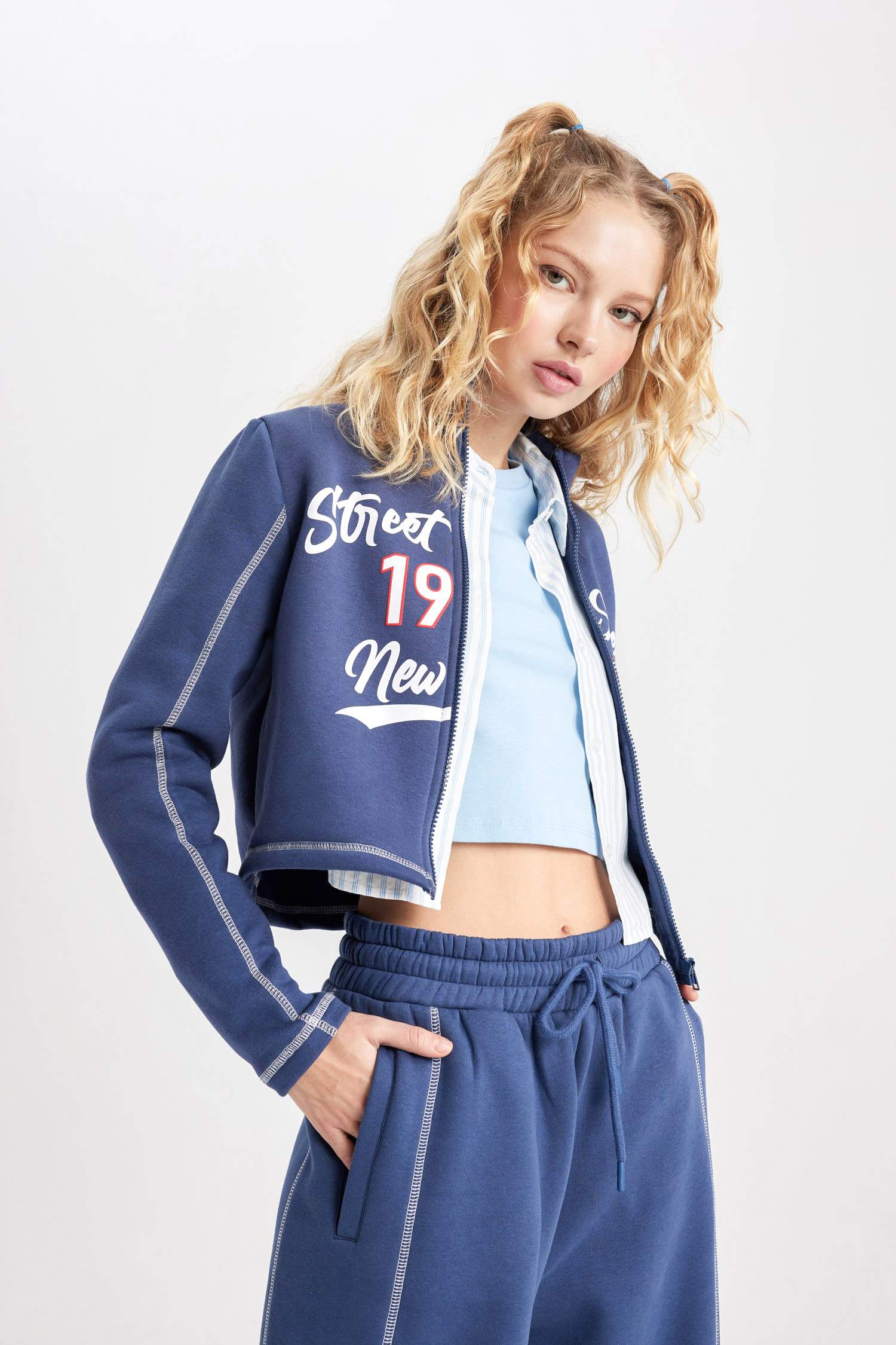 Regular Fit Printed Zippered Sweatshirt