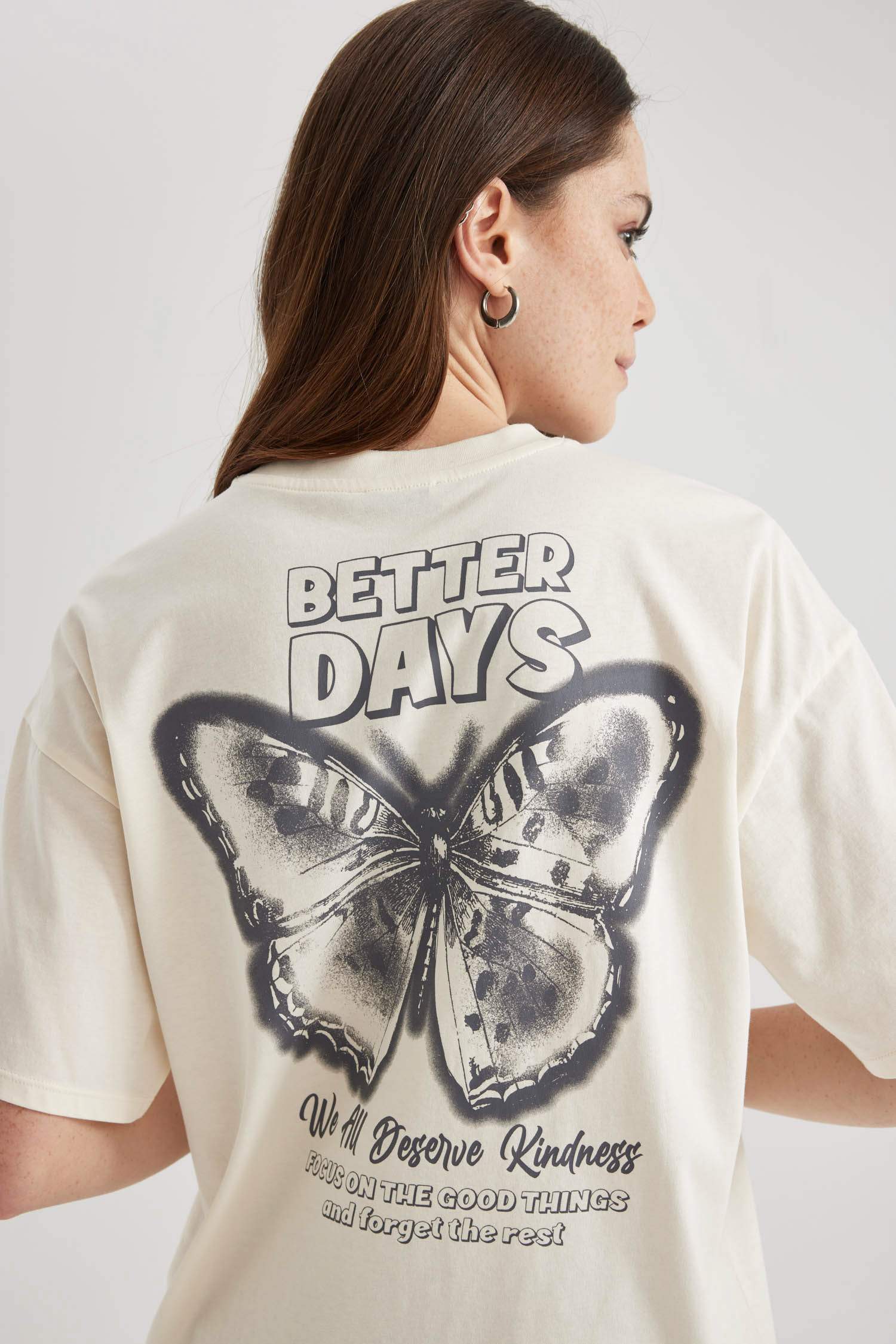 Oversize Geniş Kalıp Bisiklet Yaka Sırt Baskılı Kısa Kollu Tişört