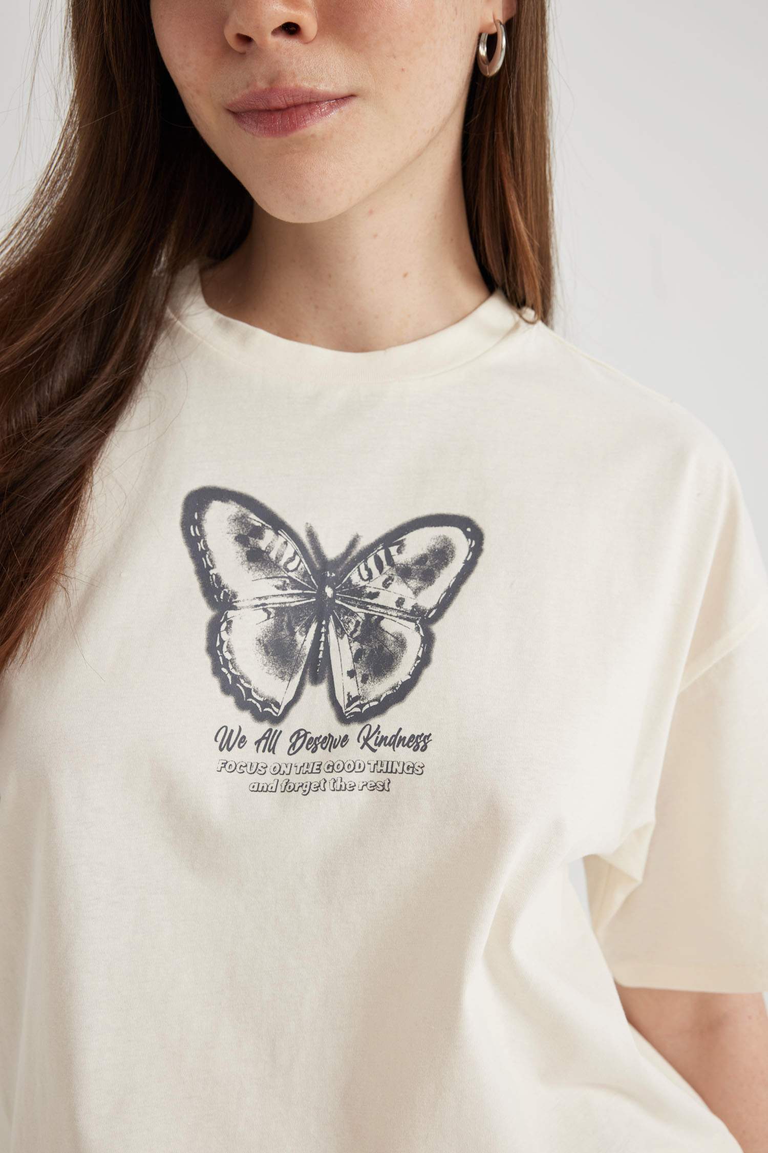 Oversize Geniş Kalıp Bisiklet Yaka Sırt Baskılı Kısa Kollu Tişört