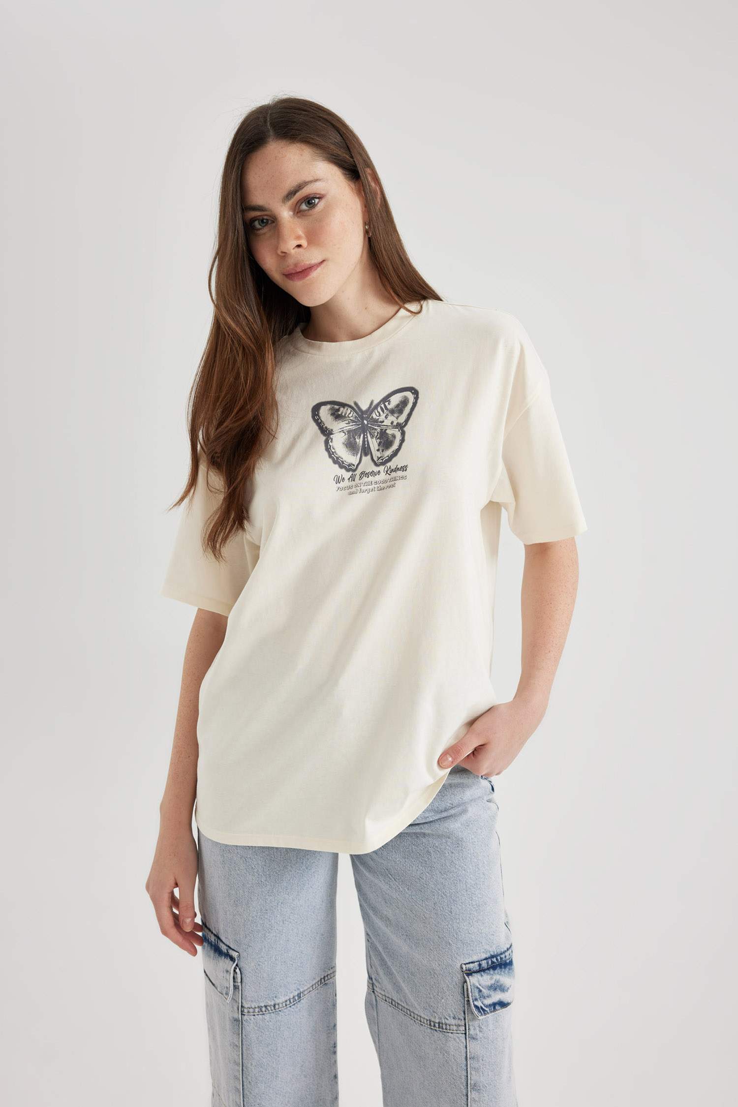 Oversize Geniş Kalıp Bisiklet Yaka Sırt Baskılı Kısa Kollu Tişört