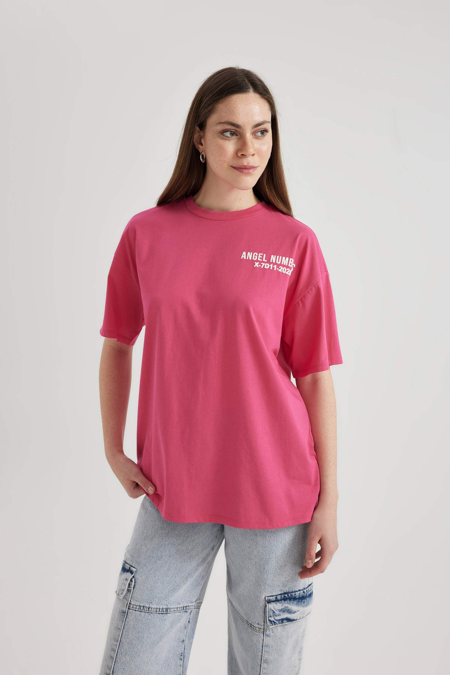 Oversize Geniş Kalıp Bisiklet Yaka Sırt Baskılı Kısa Kollu Tişört