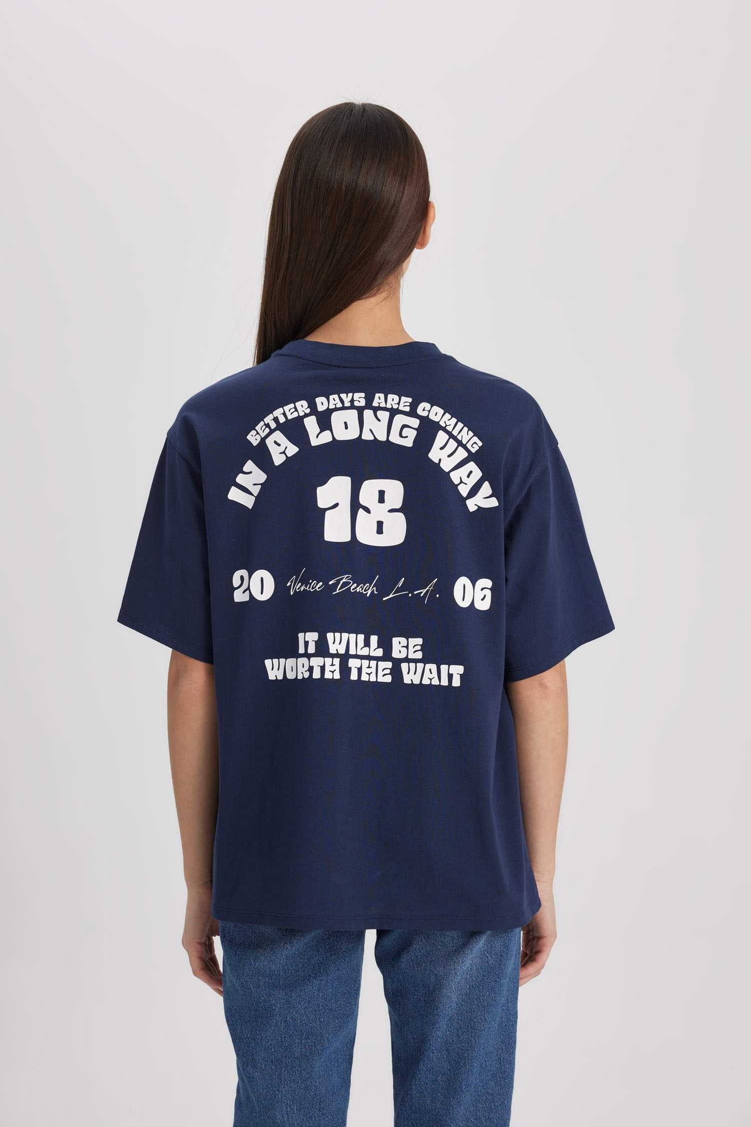 تيشيرت نص كم قصة فضفاضة برقبة مستديرة