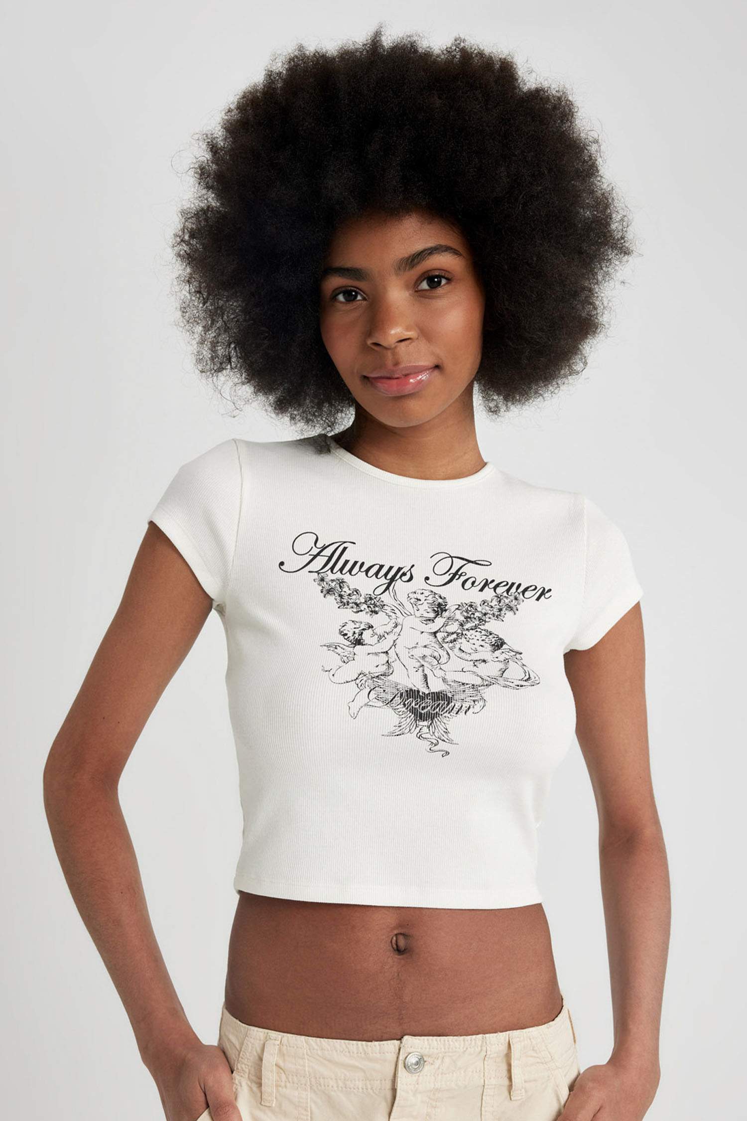 تيشيرت نص كم مطبوع برقبة مستديرة