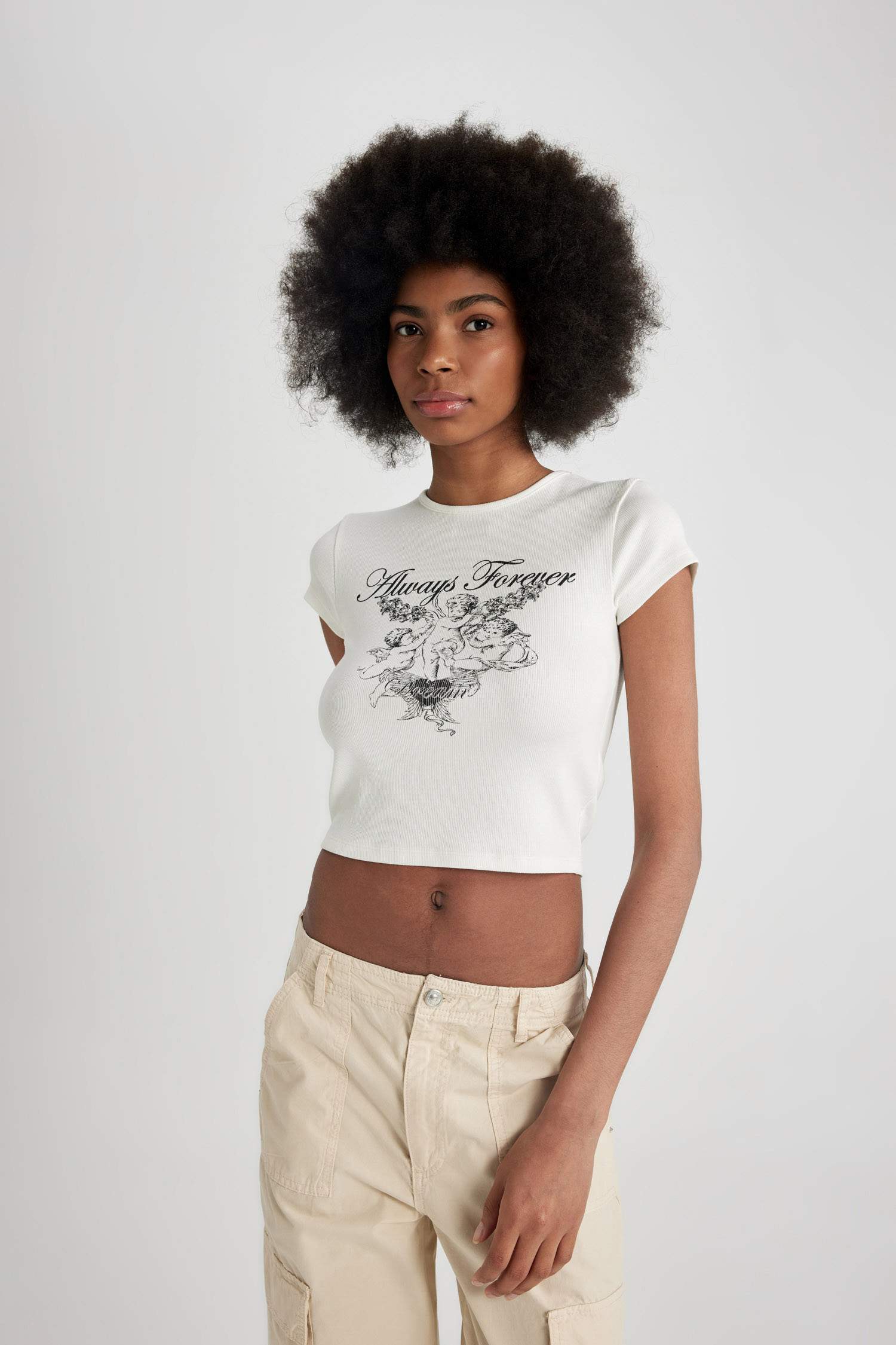 تيشيرت نص كم مطبوع برقبة مستديرة