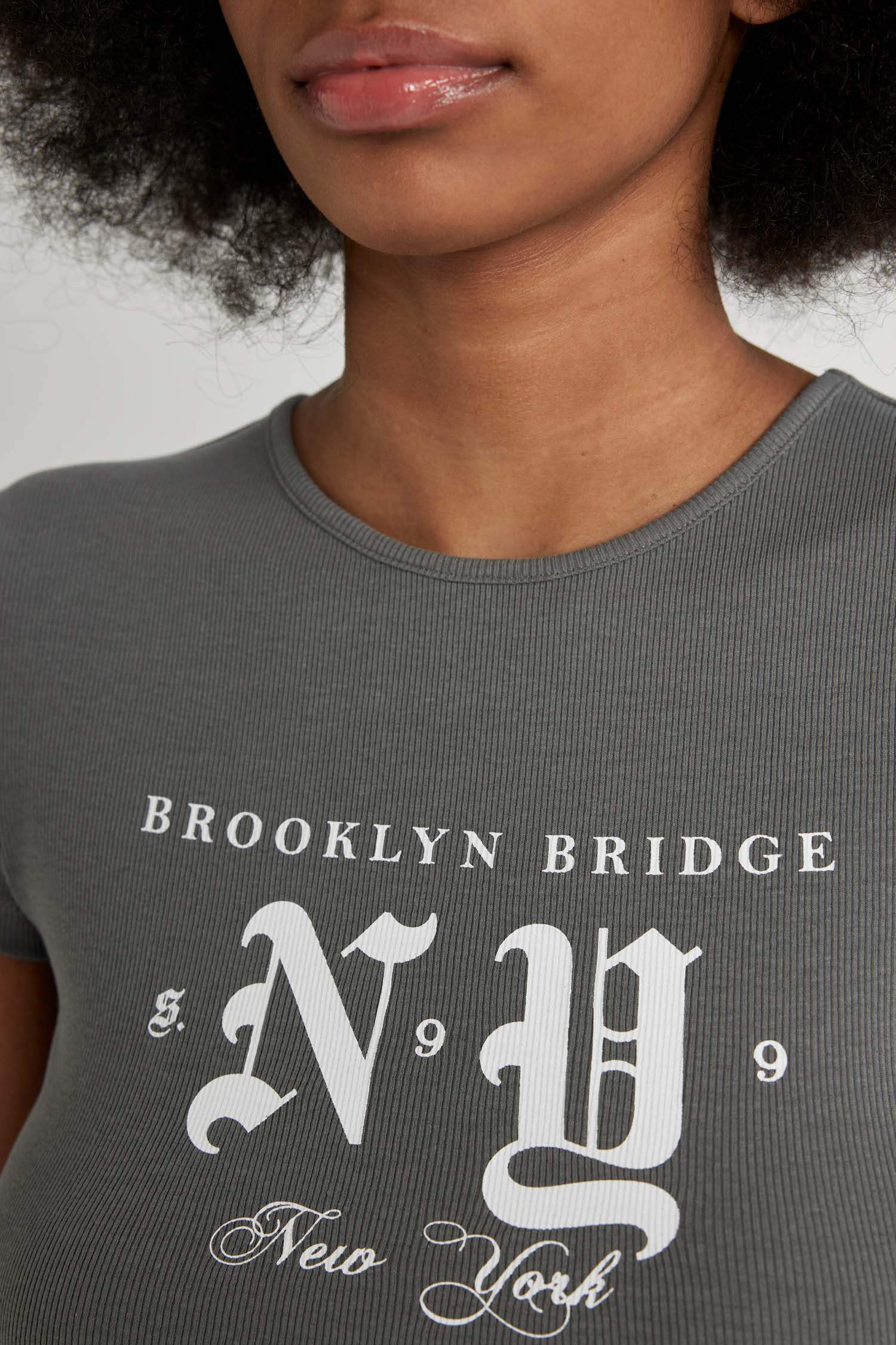 Fitted Crew Neck Printed Short Sleeve T-Shirt