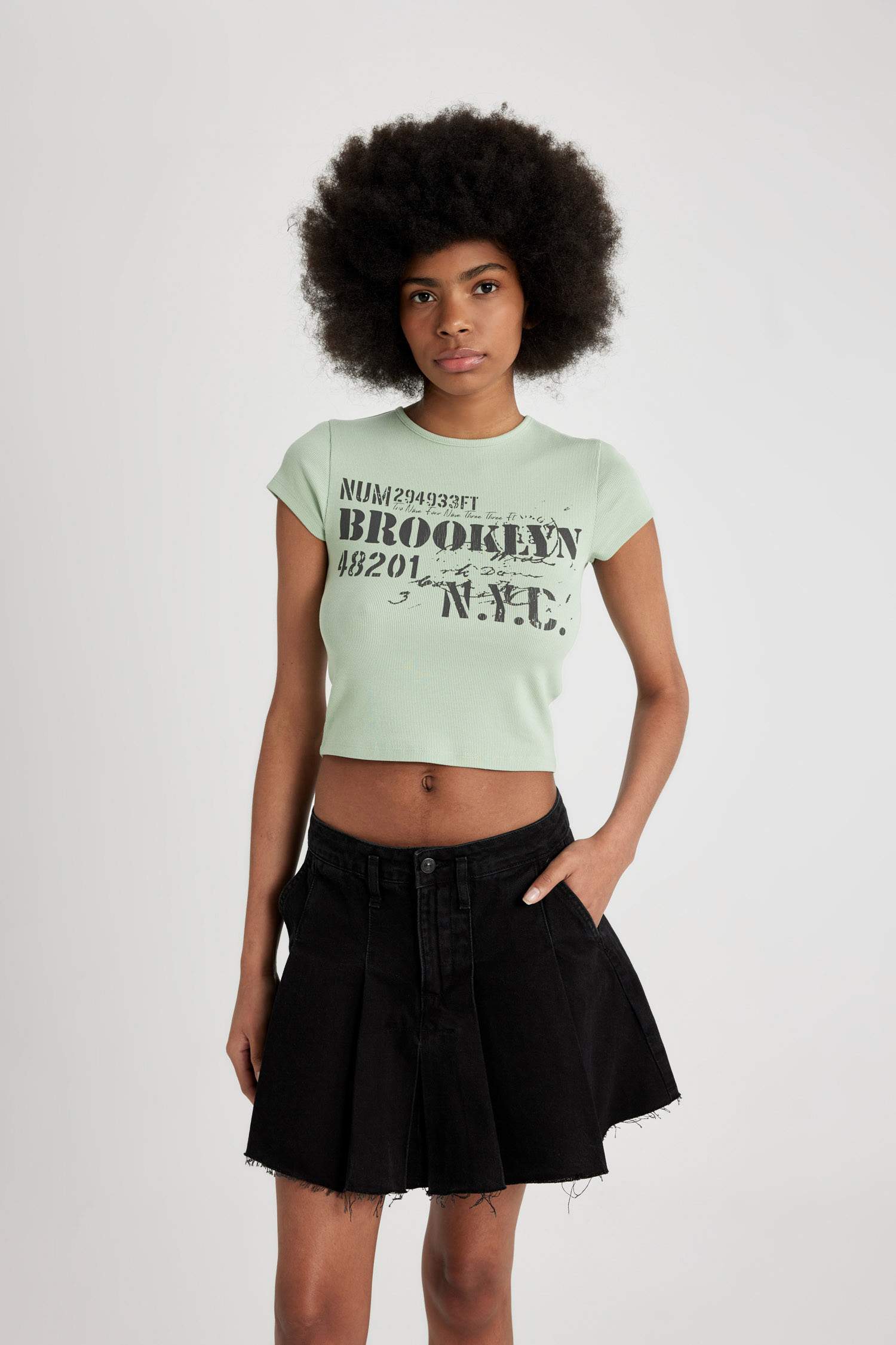 تيشيرت نص ردن مطبوع بياخة مستديرة