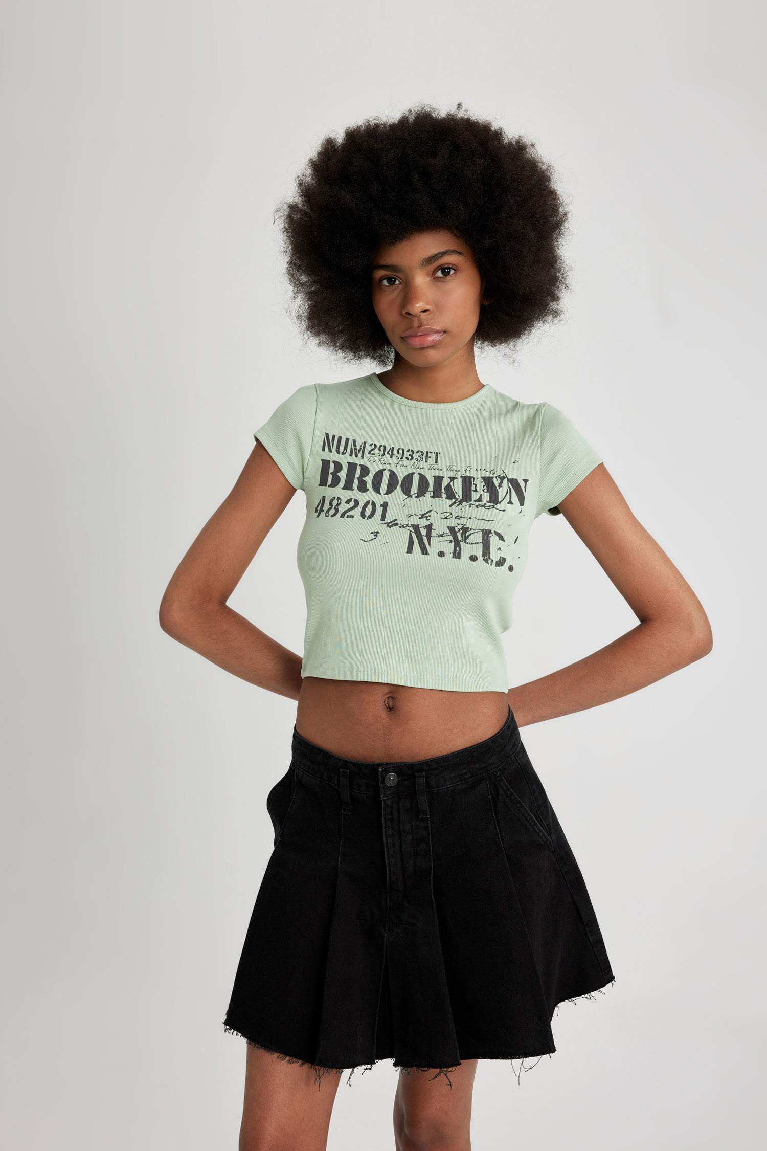 تيشيرت نص ردن مطبوع بياخة مستديرة