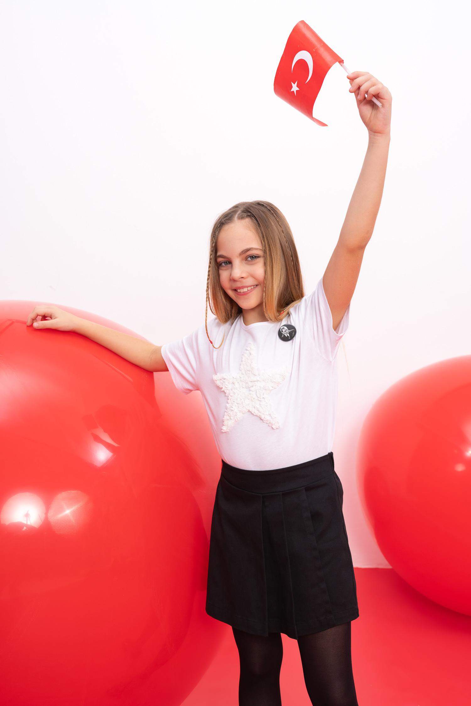 Kız Çocuk Relax Fit Bisiklet Yaka Kısa Kollu Beyaz Tişört