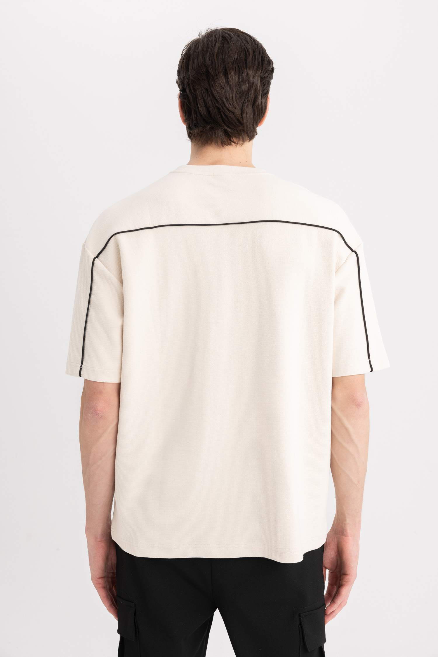 تيشيرت اوفر سايز برقبة مستديرة