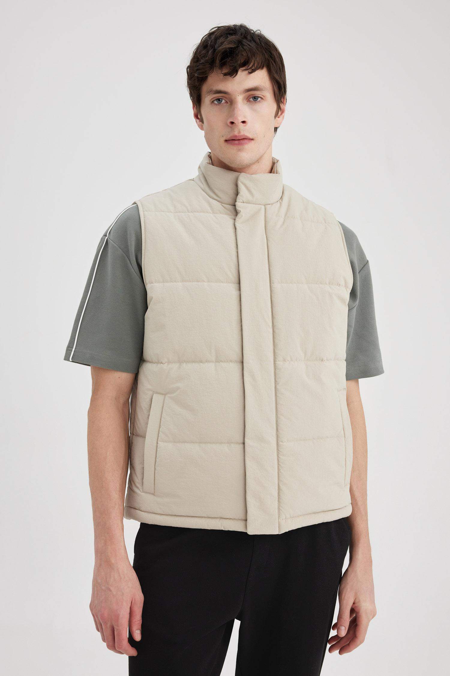 Slim Fit Dar Kesim Astarlı Fermuarlı Çıtçıt Kapamalı Cepli Hafif Mevsimlik Yelek