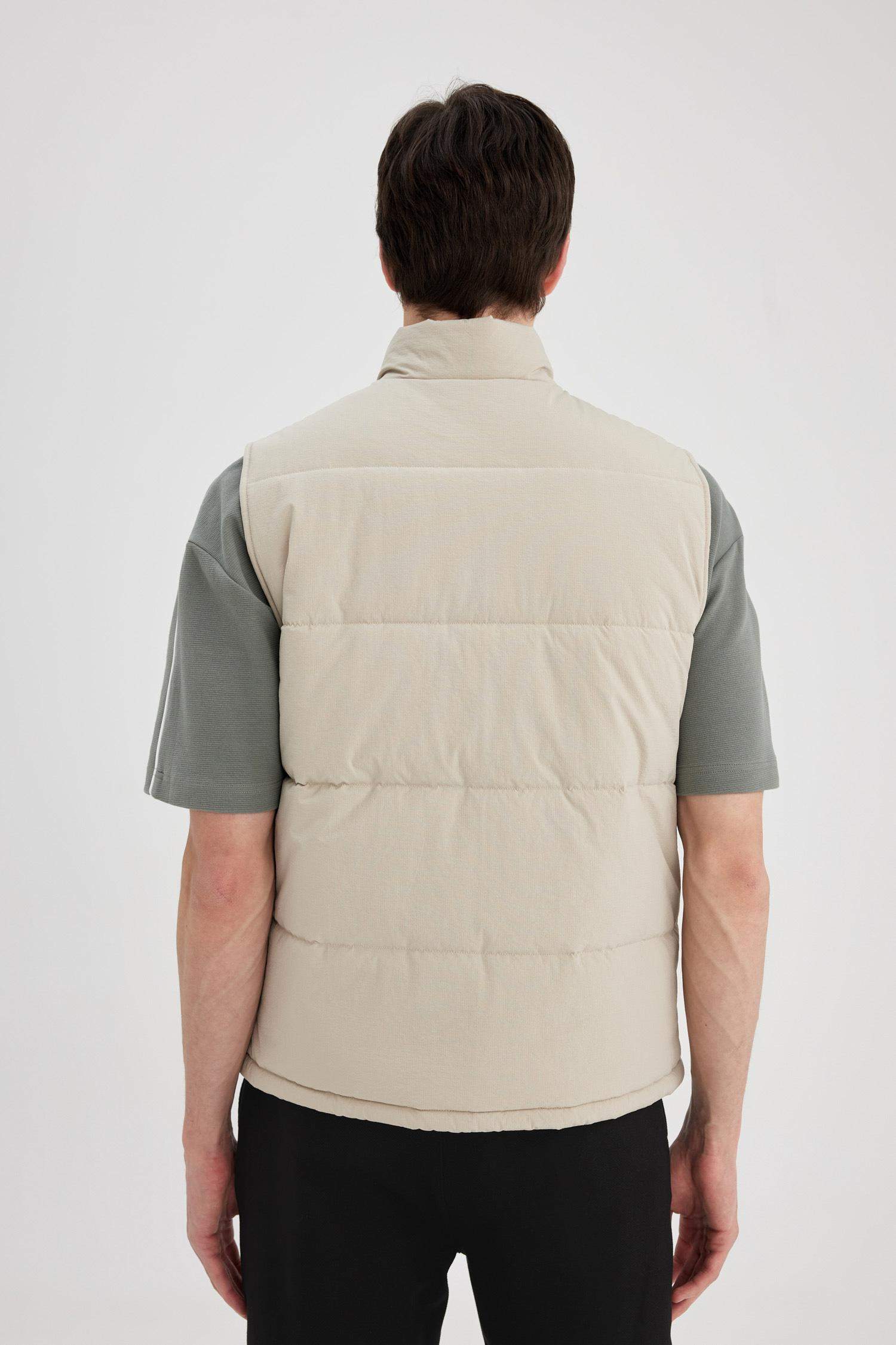 Slim Fit Dar Kesim Astarlı Fermuarlı Çıtçıt Kapamalı Cepli Hafif Mevsimlik Yelek