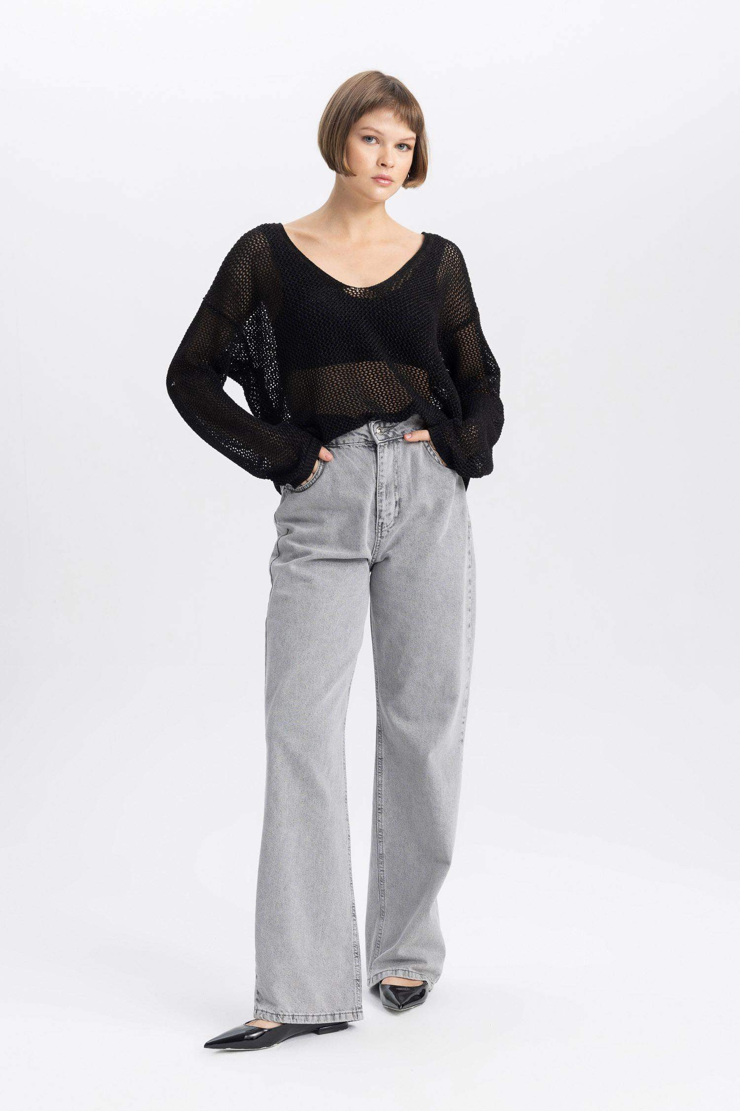 بلوفر تريكو قماش لامع قصة مريحة بياقة قارب