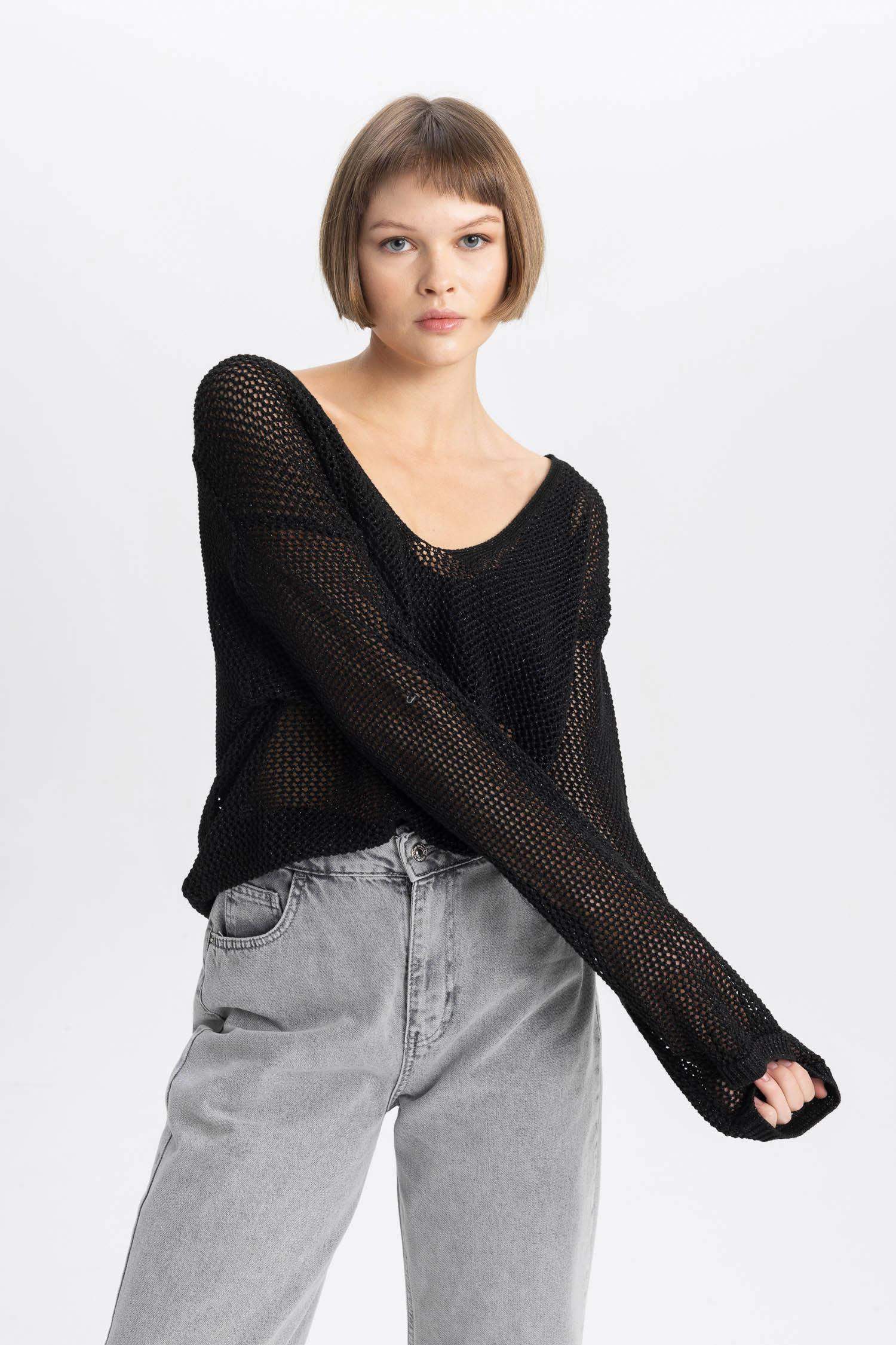 بلوفر تريكو قماش لامع قصة مريحة بياقة قارب