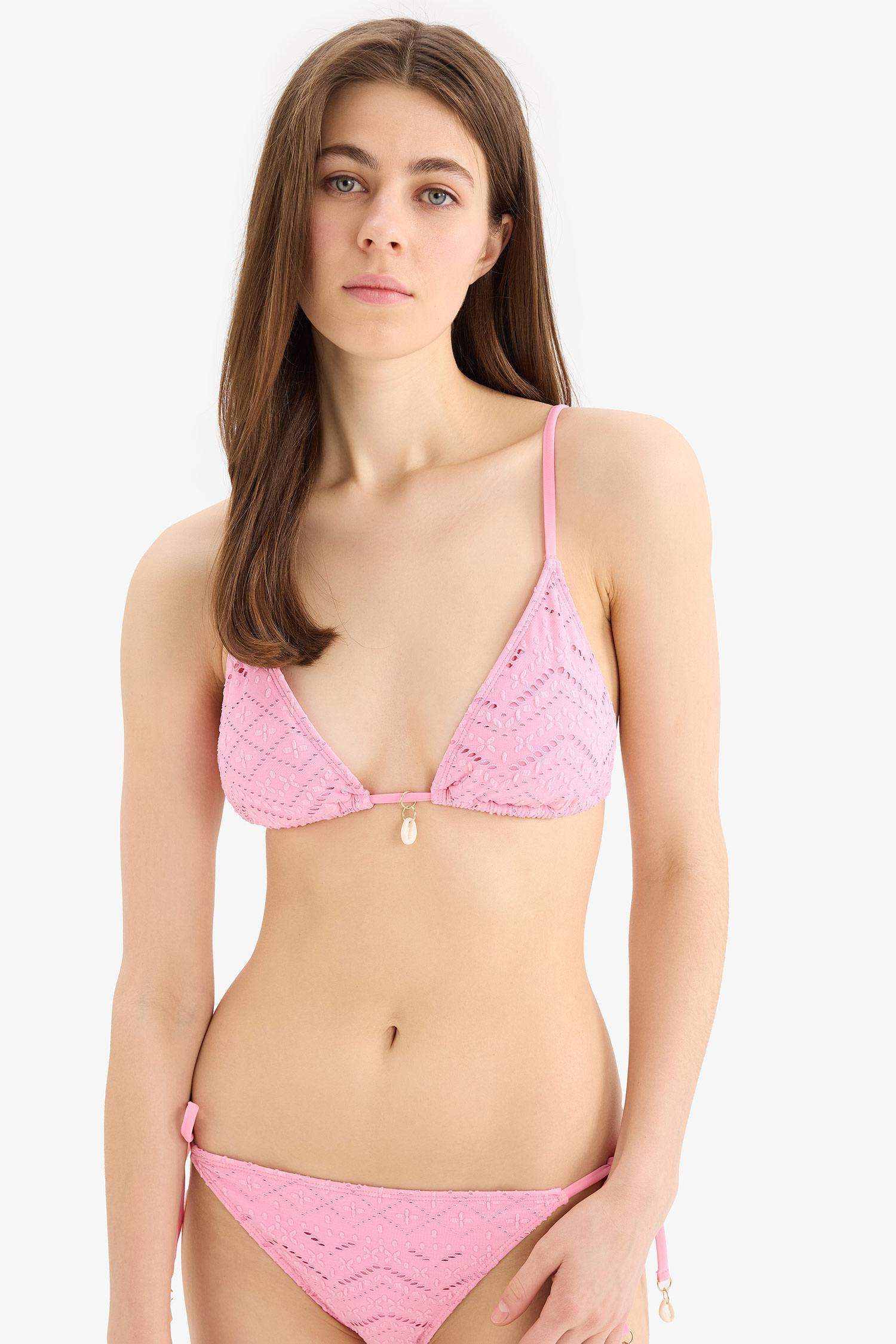 Regular Fit Nakışlı Brode Üçgen Bikini Üstü-Fall in Love