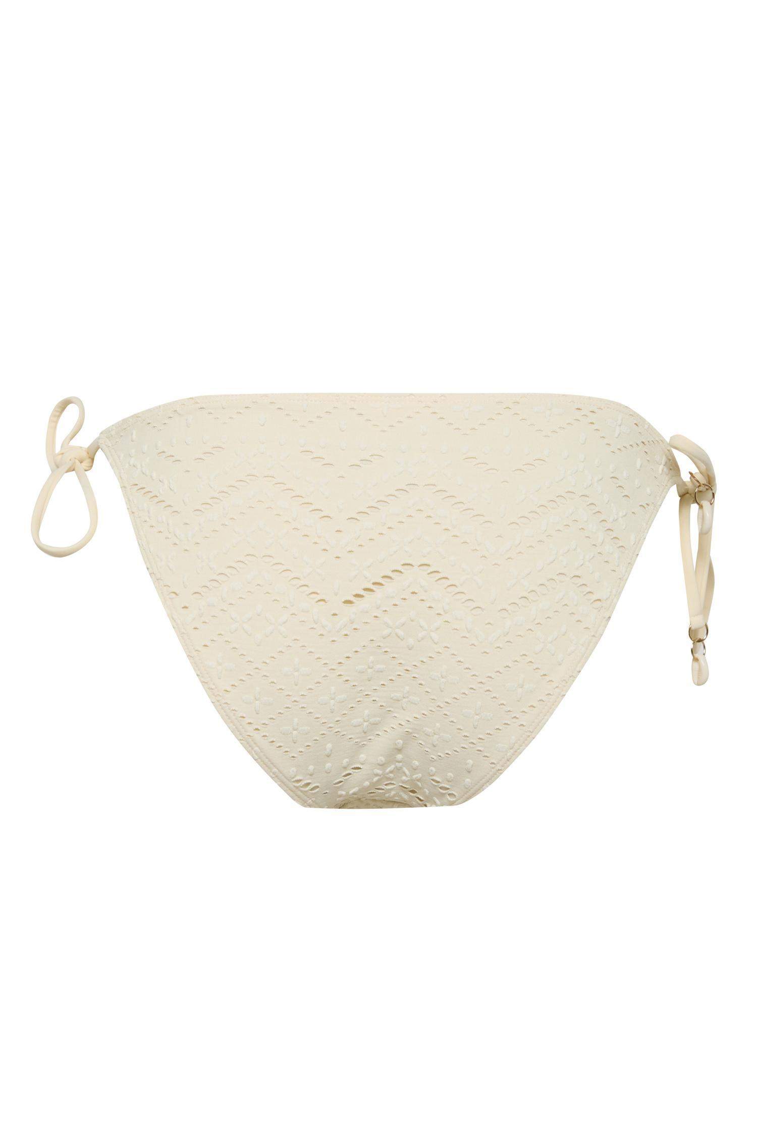 بيكيني سفلي بقصة عادية من Fall in Love