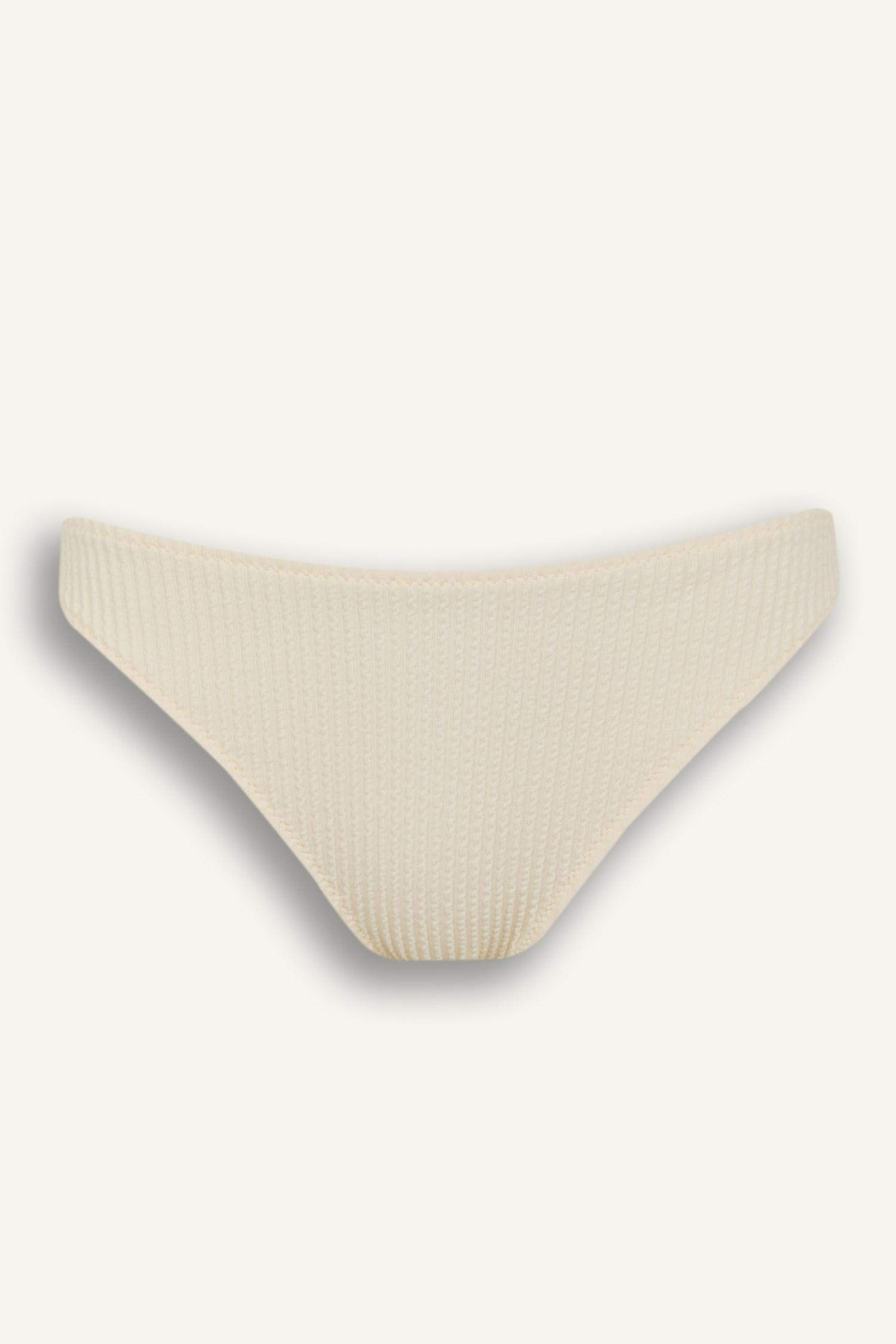 كلوت بكيني قصة عادية من Fall in Love