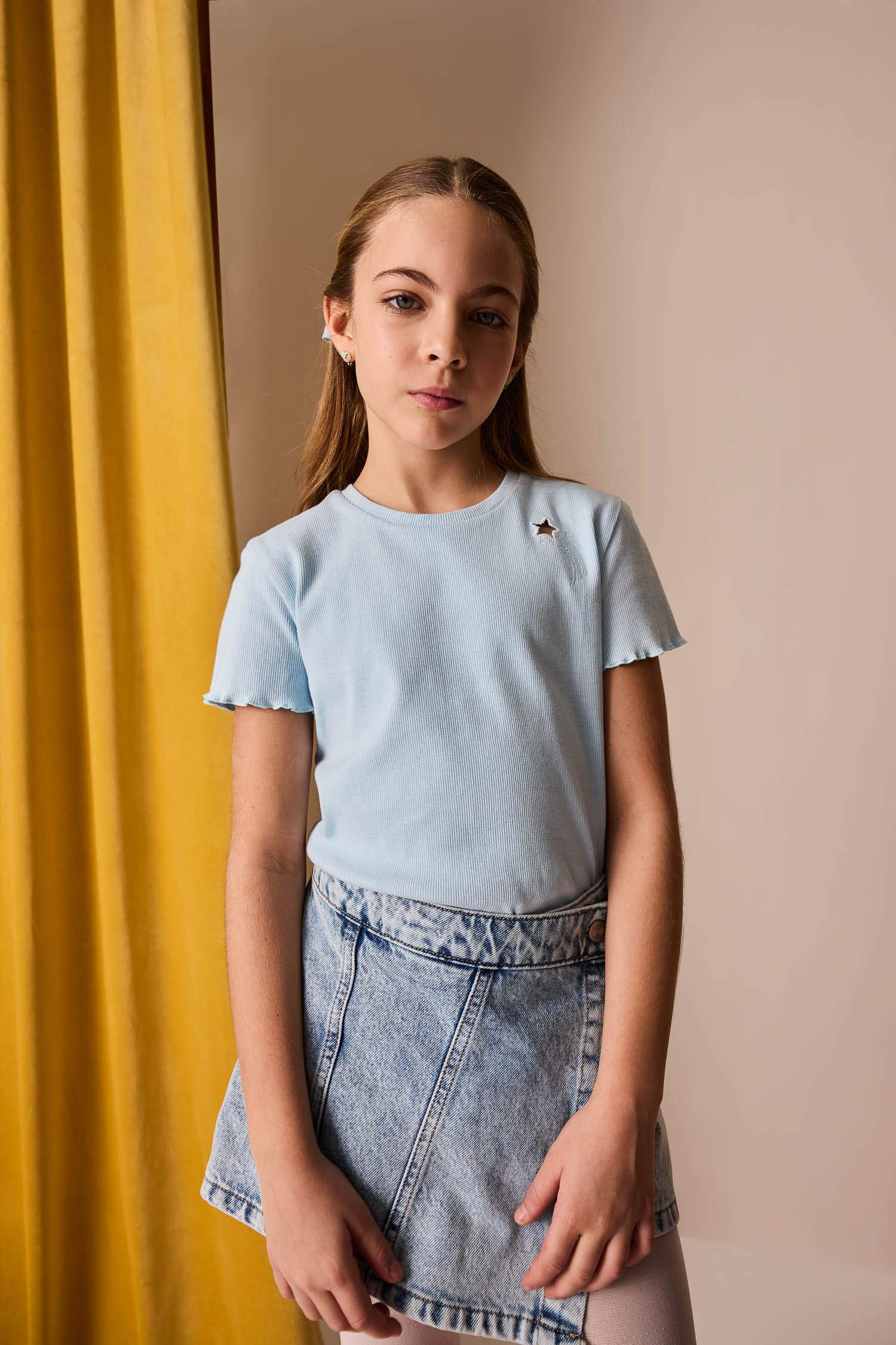 تيشيرت بناتي نص ردن مضلع مزخرف سليم فيت بياخة مستديرة