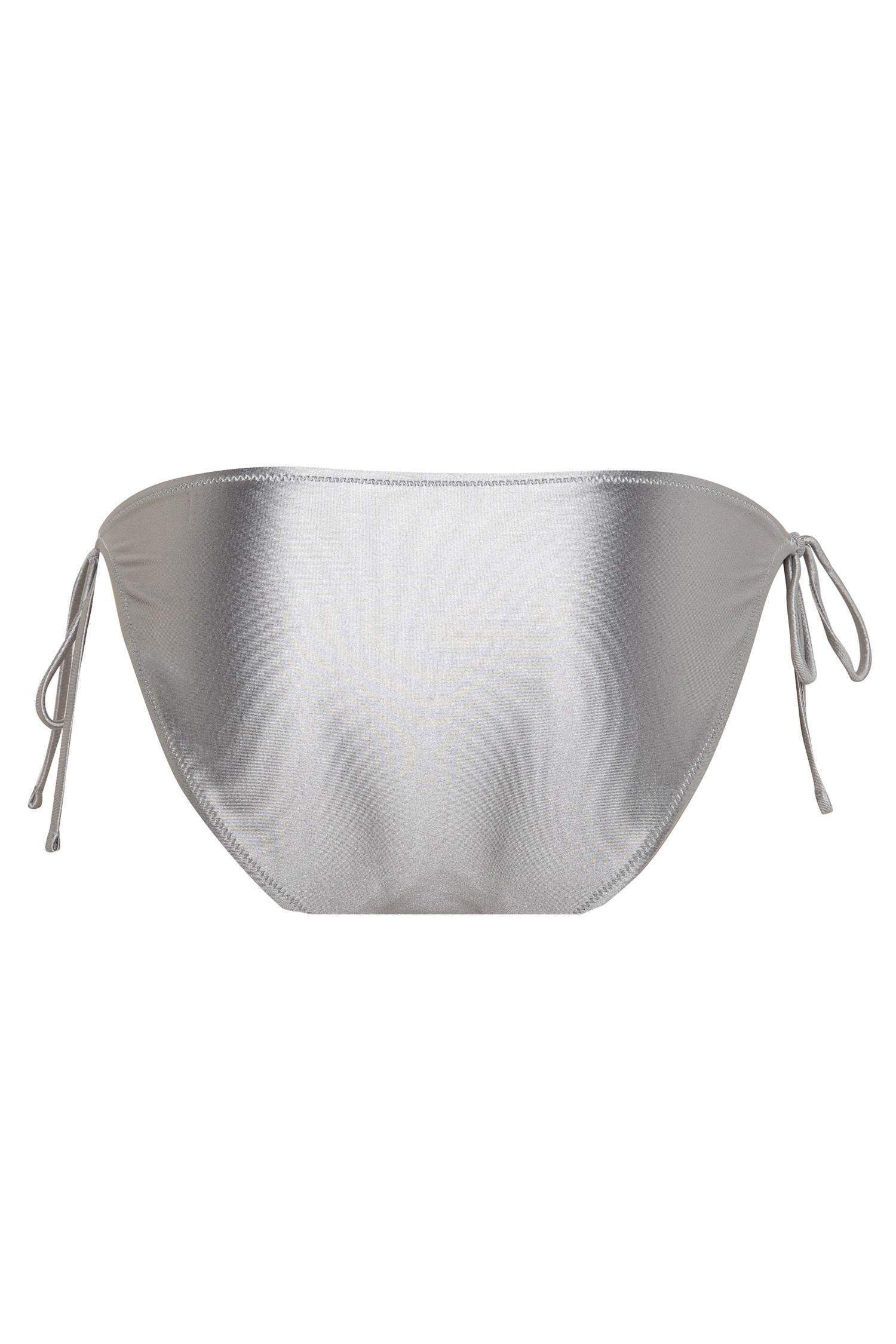 كلوت بكيني ستان قصة عادية من Fall in Love