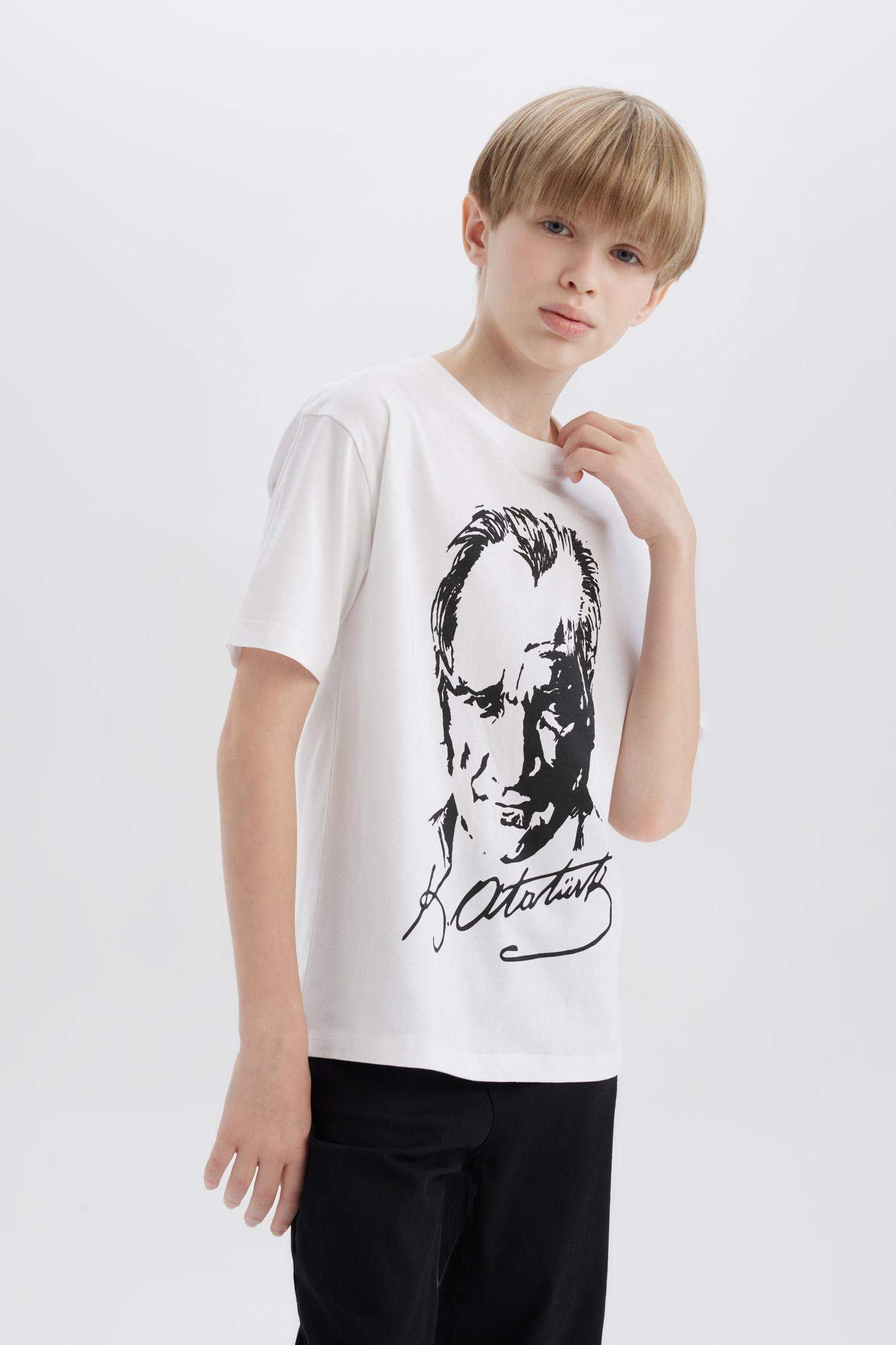 Erkek Çocuk Bisiklet Yaka Atatürk Baskılı Kısa Kollu Tişört